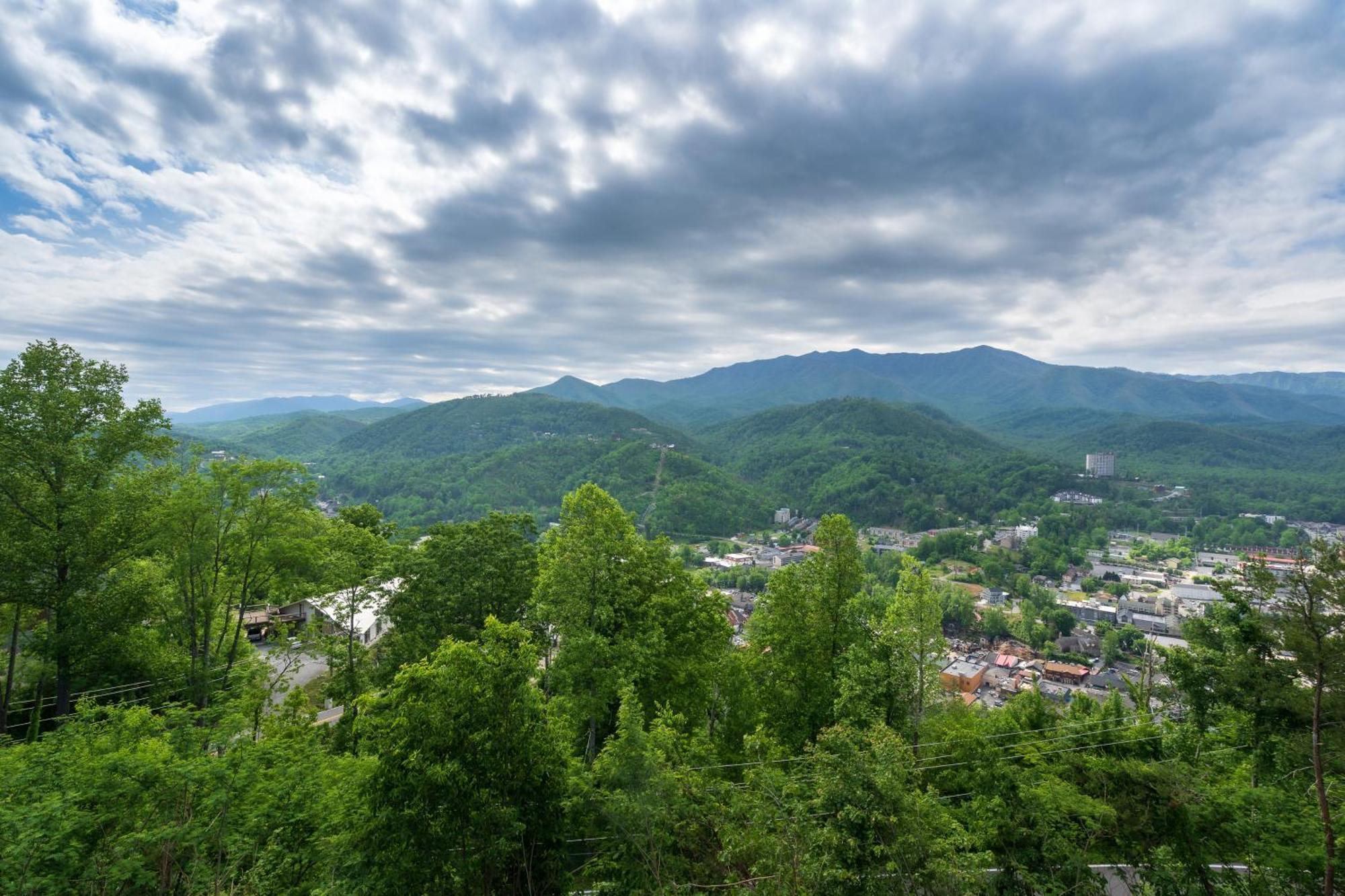 Smoky Mountain High By Stony Brook Holiday home *