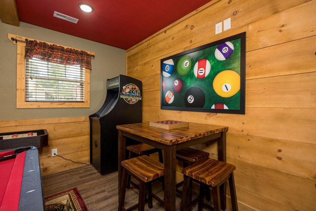 Chalet Brandon's Mountain Retreat By Eden Crest Gatlinburg