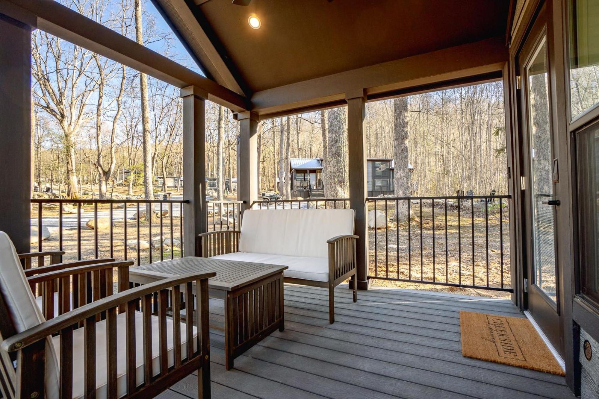 Tiny With Fishing Pond - Oak Holiday home Gatlinburg