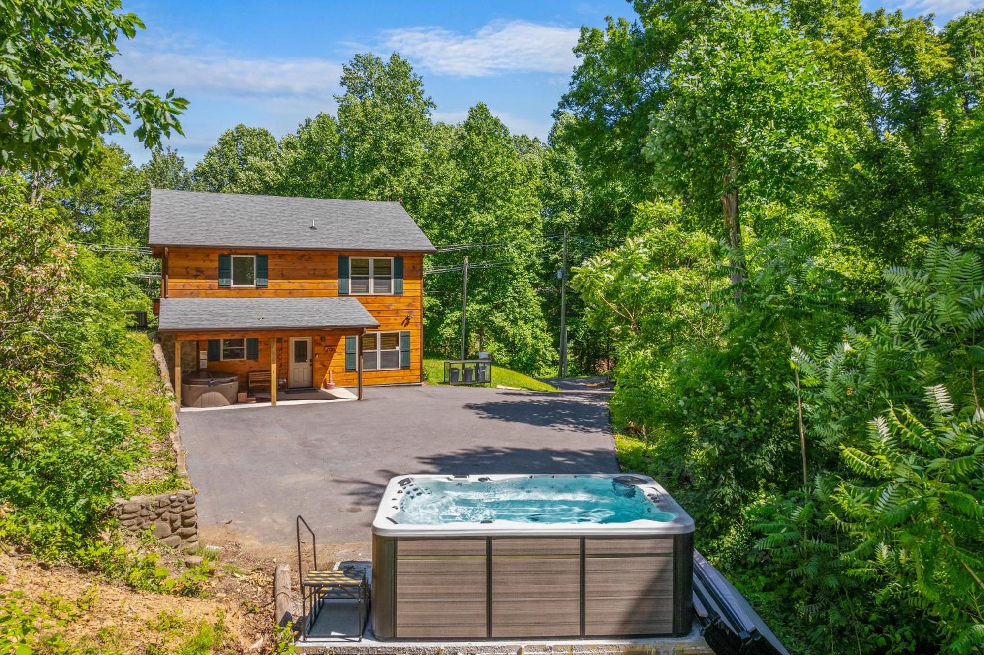 Holiday home Hidden Gem For Up To 10 With Wi-fi, Game Room, Hot Tub And Swim Spa, Close To Town, Private *