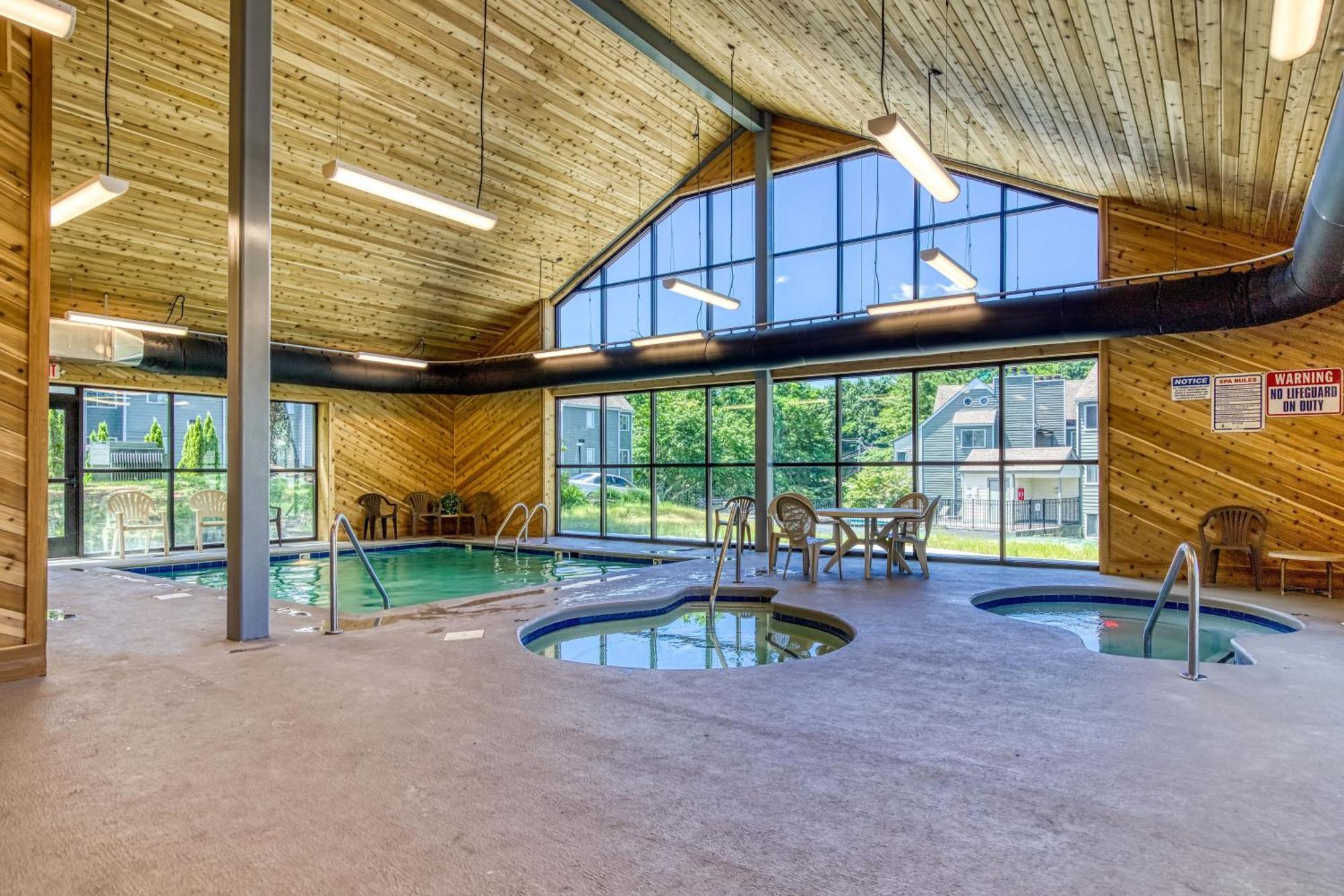 Cozy Resort-style Indoor Pool! Gatlinburg