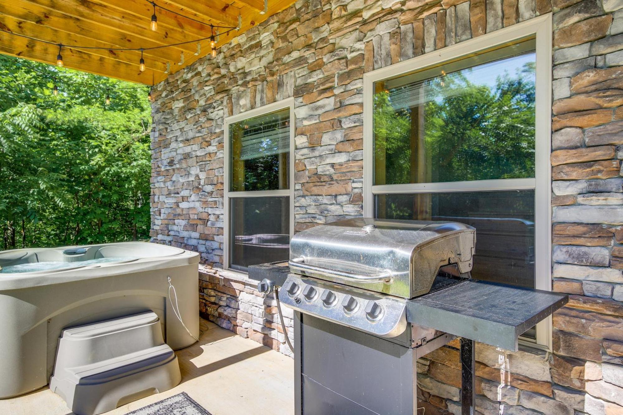 Secluded With Hot Tub! * Gatlinburg