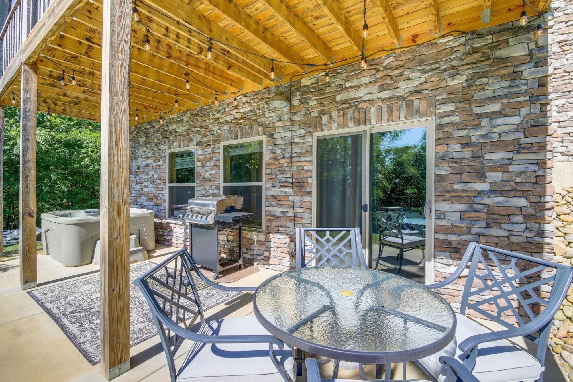 Holiday home Secluded With Hot Tub!