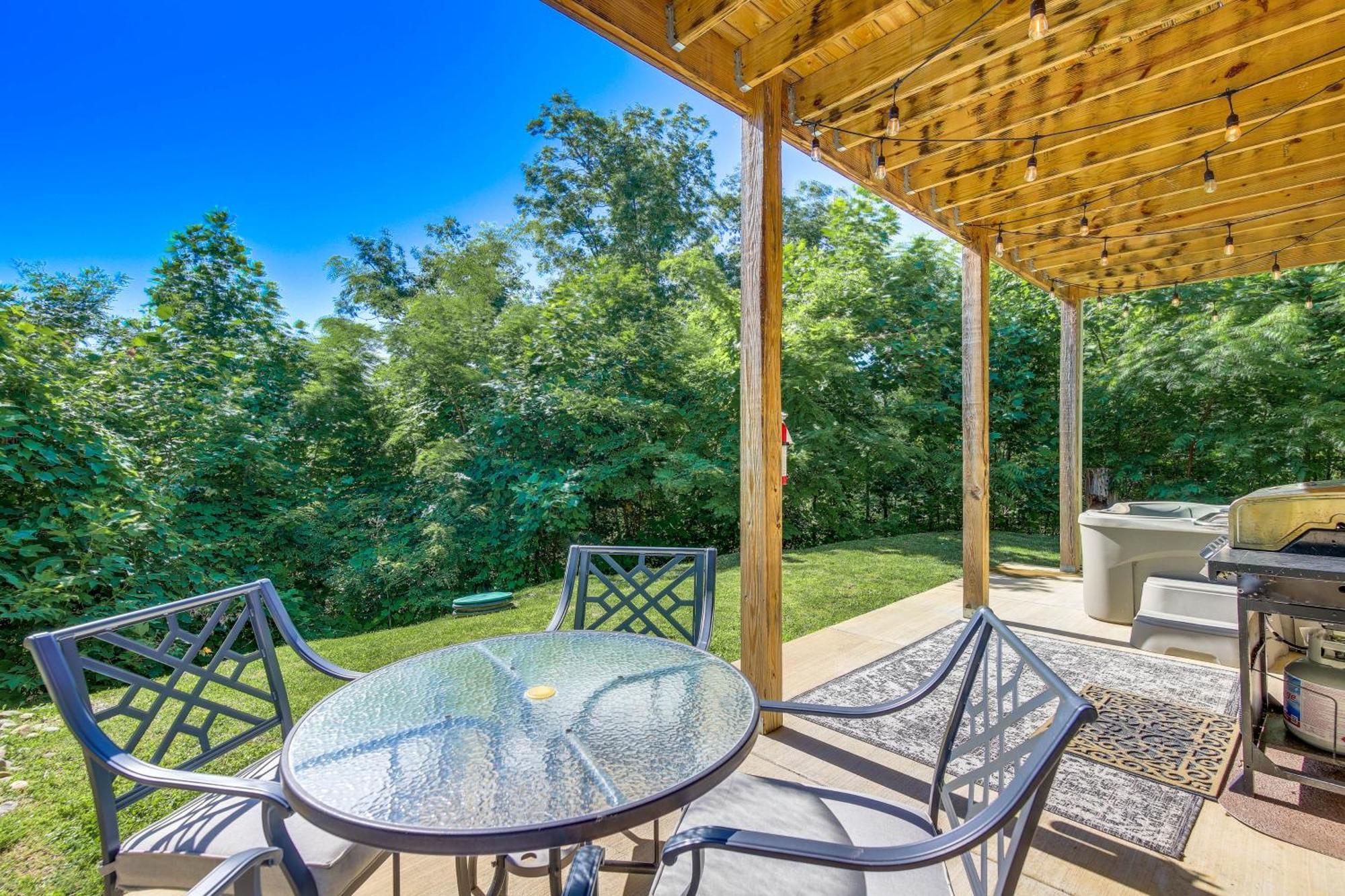Secluded With Hot Tub! Gatlinburg
