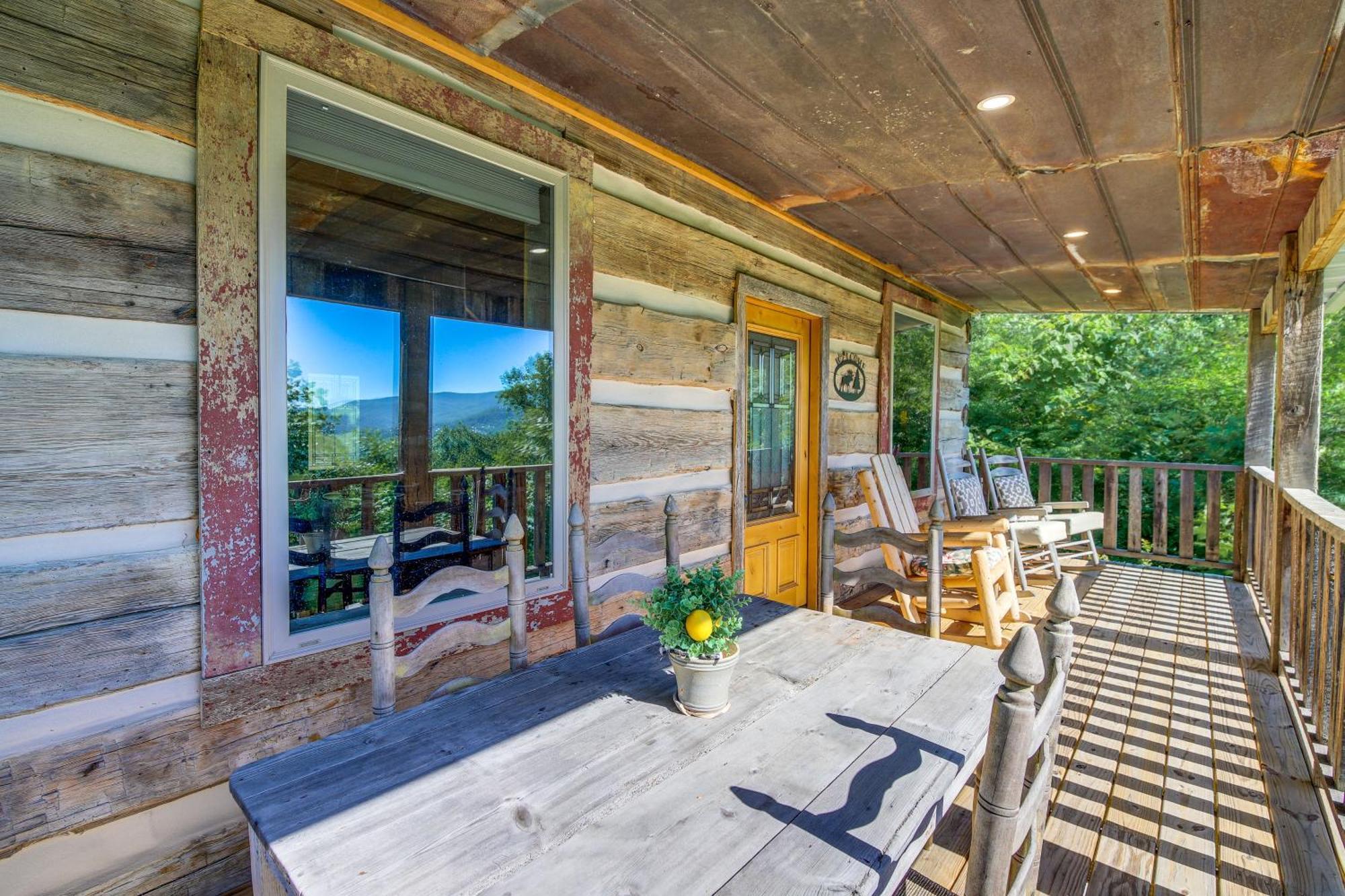 Holiday home Secluded With Hot Tub!