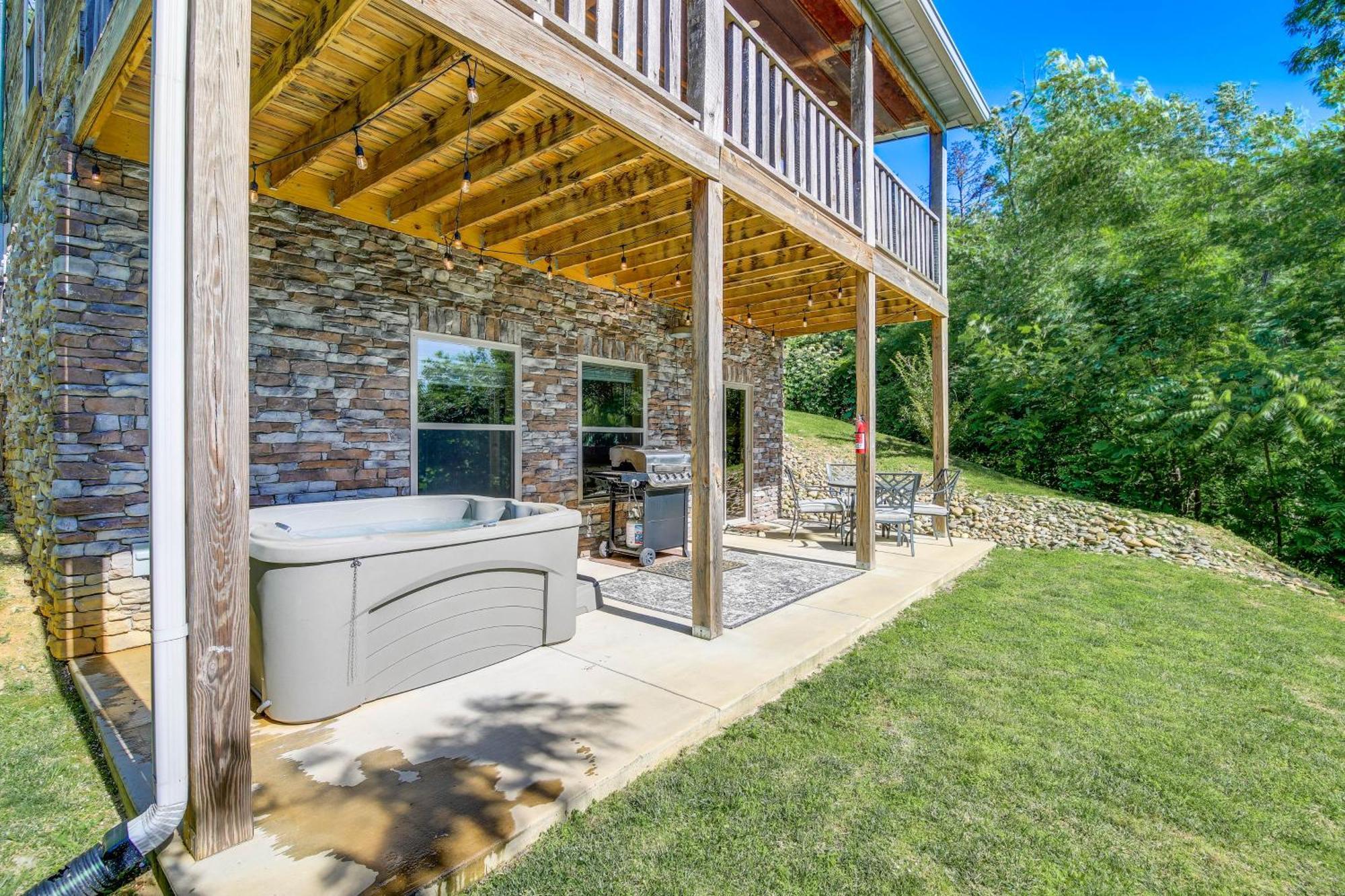 Secluded With Hot Tub! Holiday home