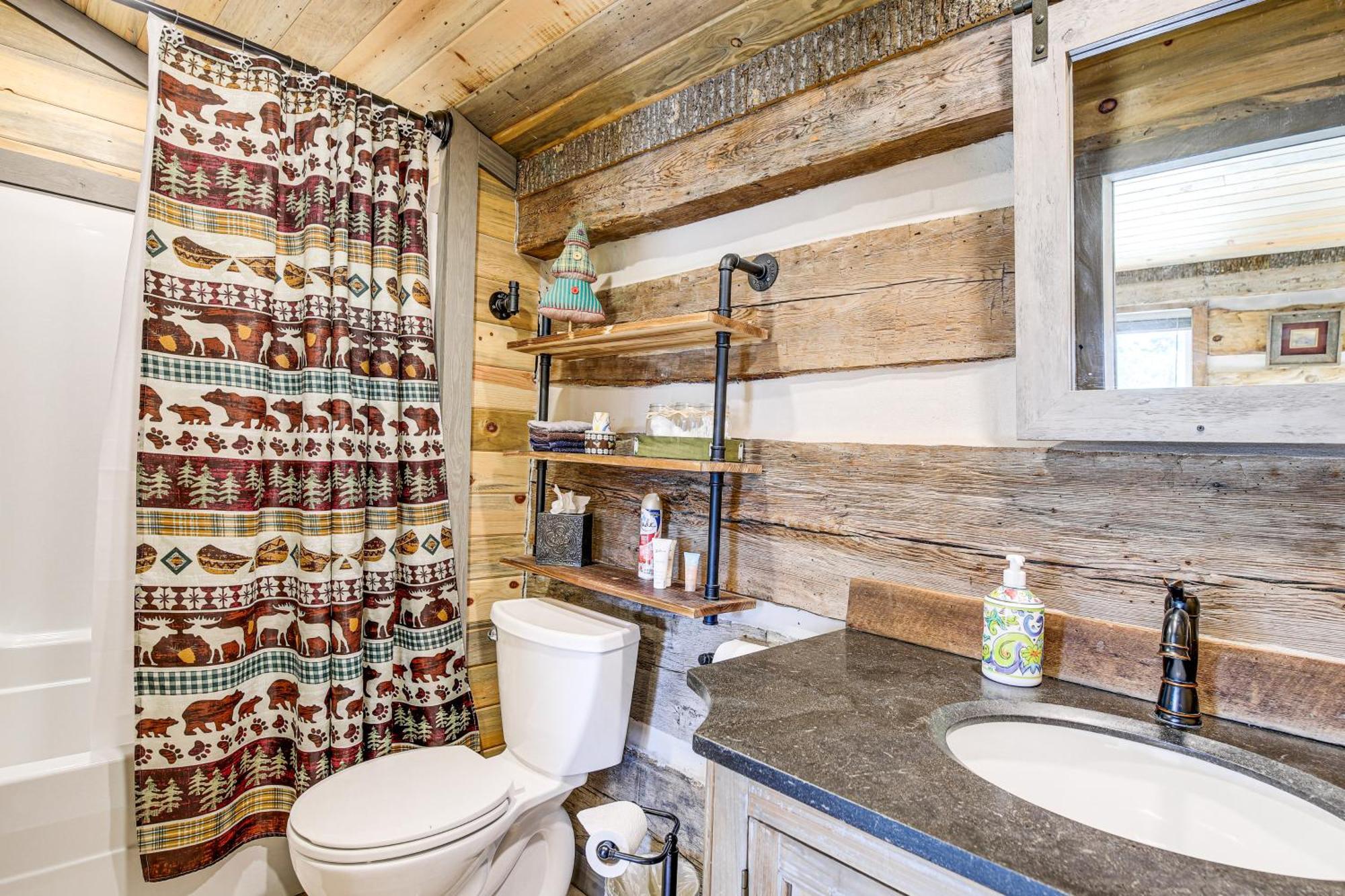 Secluded With Hot Tub! Holiday home *