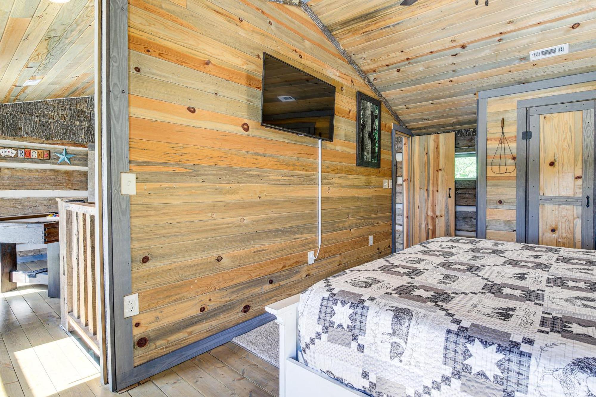 Secluded With Hot Tub! Holiday home Gatlinburg