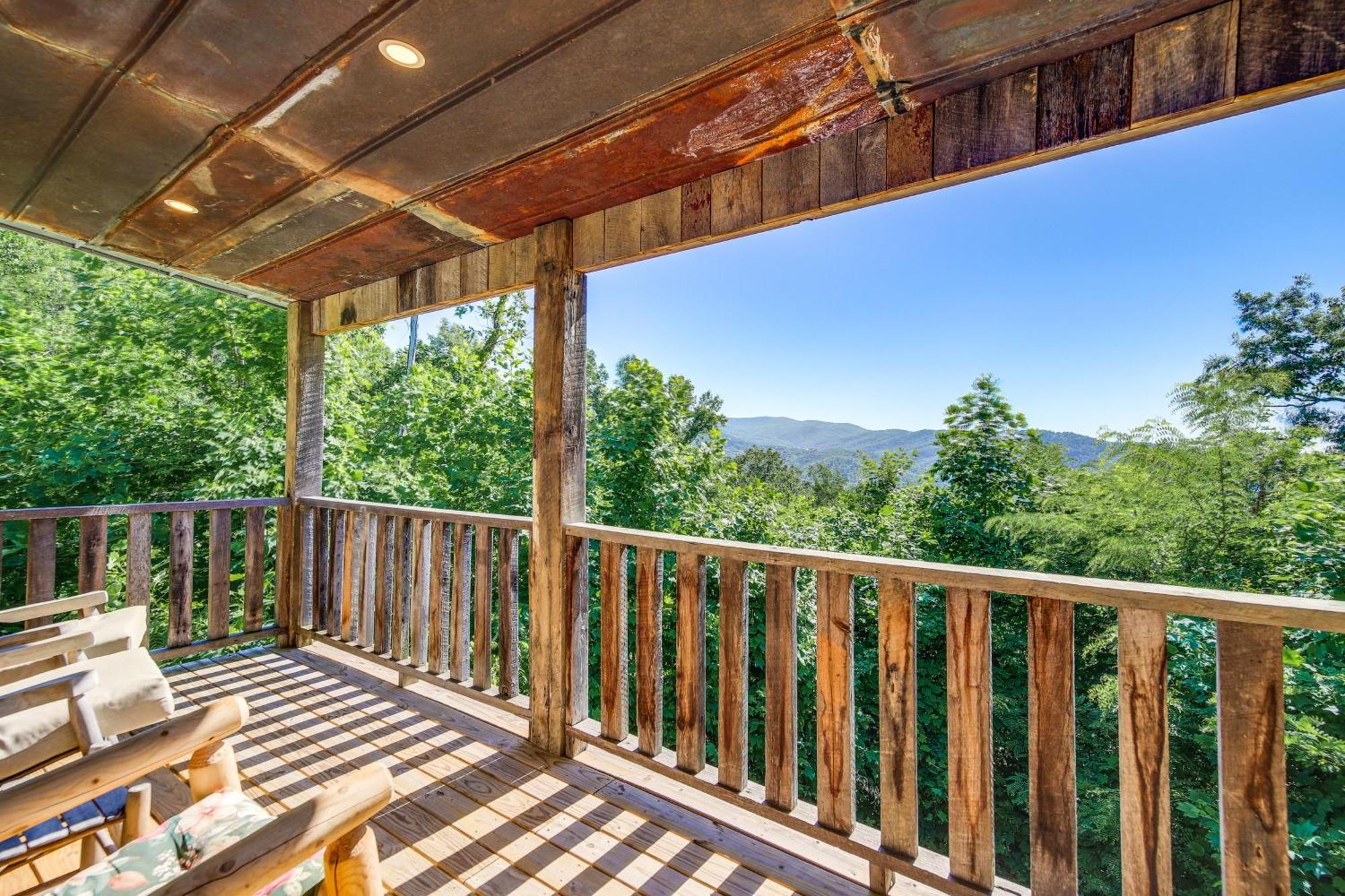 Secluded With Hot Tub! Holiday home