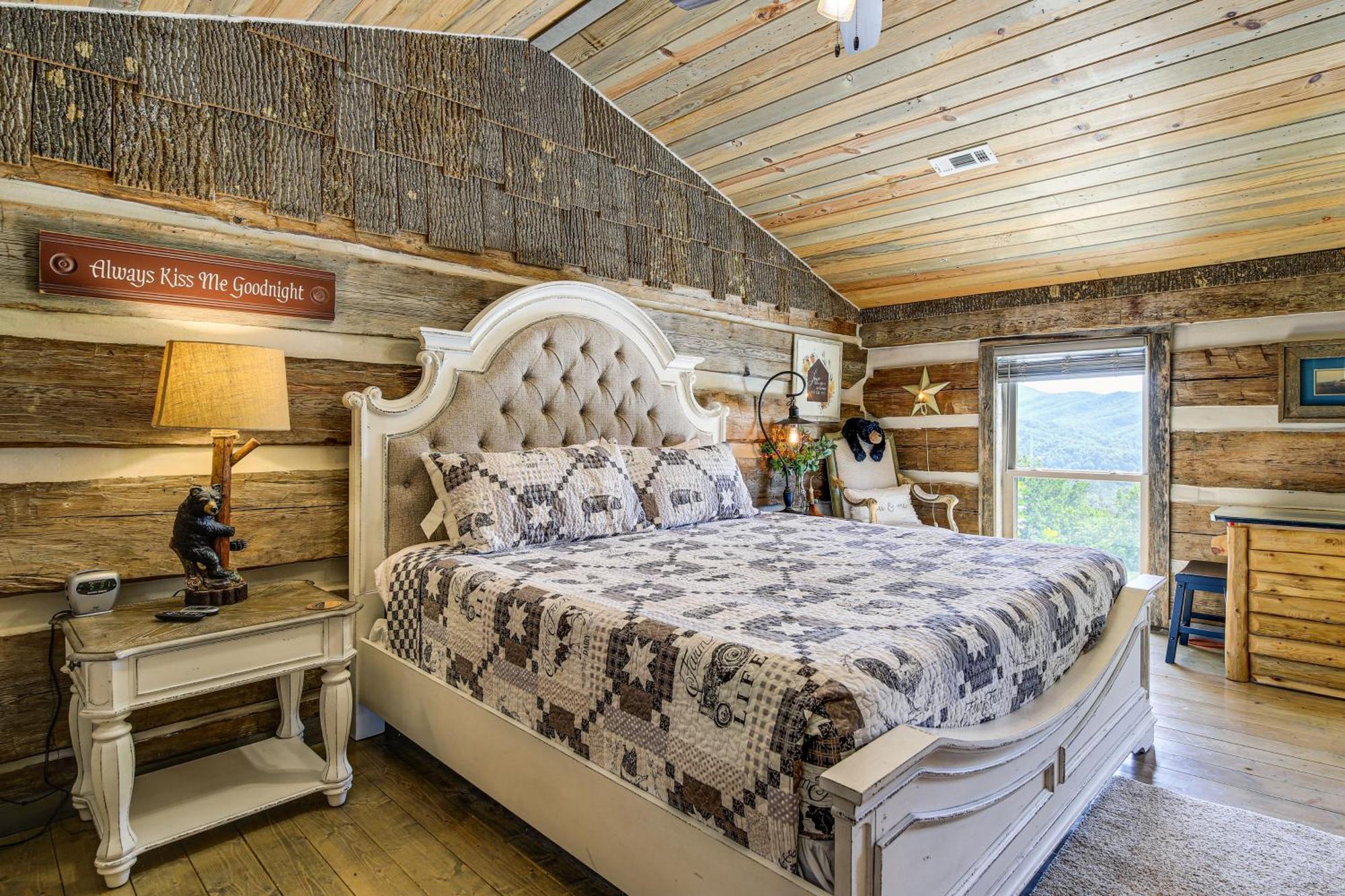 Secluded With Hot Tub! Holiday home Gatlinburg
