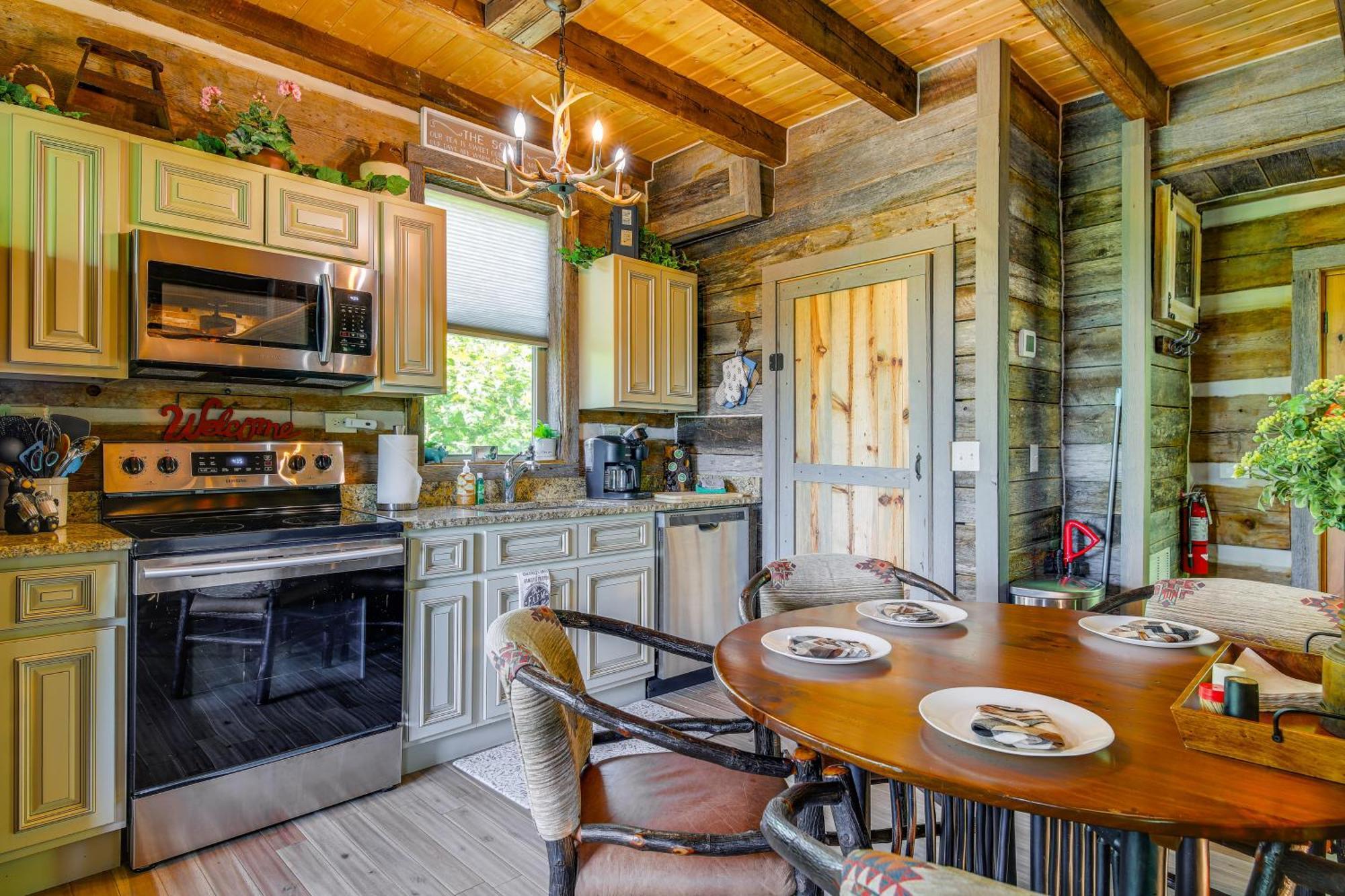 Holiday home Secluded With Hot Tub!