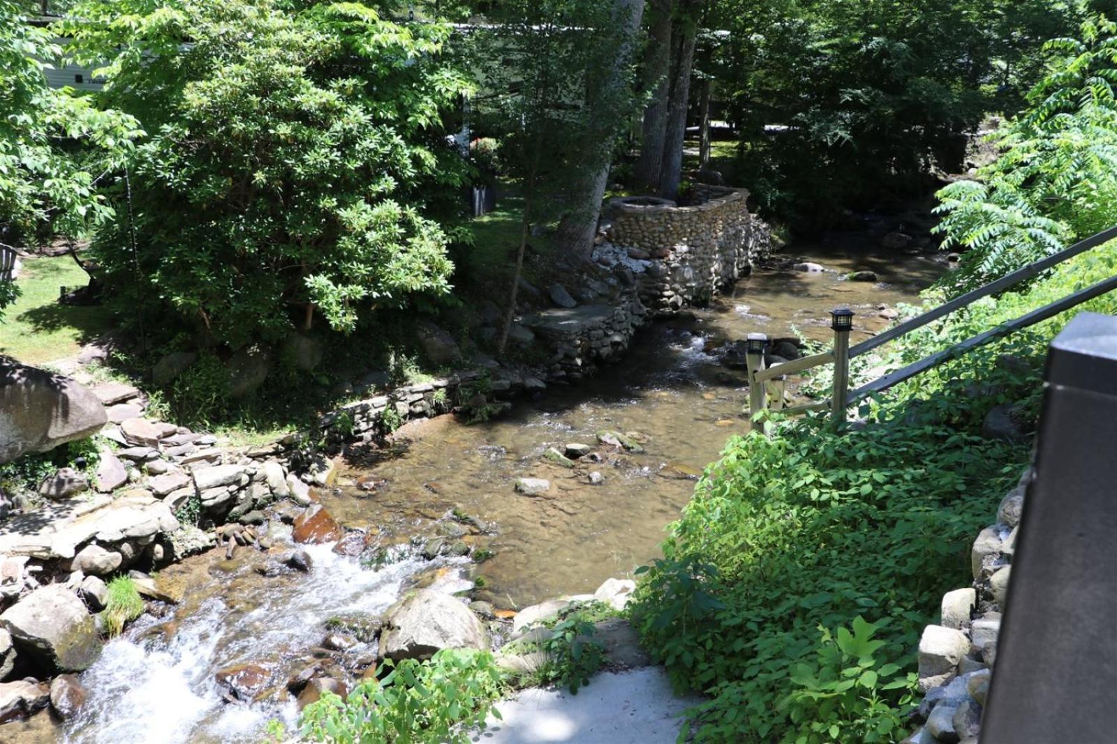 Creekside Glamping Resort- Pool, Fishing Pond, Mini Golf, Game Room, Pet Friendly *