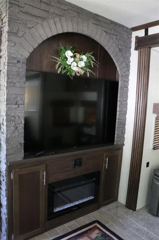 Holiday home Creekside Glamping Resort- Pool, Fishing Pond, Mini Golf, Game Room, Pet Friendly Gatlinburg