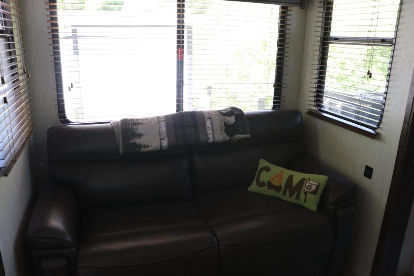 Holiday home Creekside Glamping Resort- Pool, Fishing Pond, Mini Golf, Game Room, Pet Friendly Gatlinburg