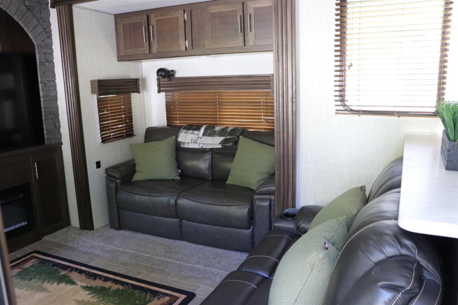 Creekside Glamping Resort- Pool, Fishing Pond, Mini Golf, Game Room, Pet Friendly *