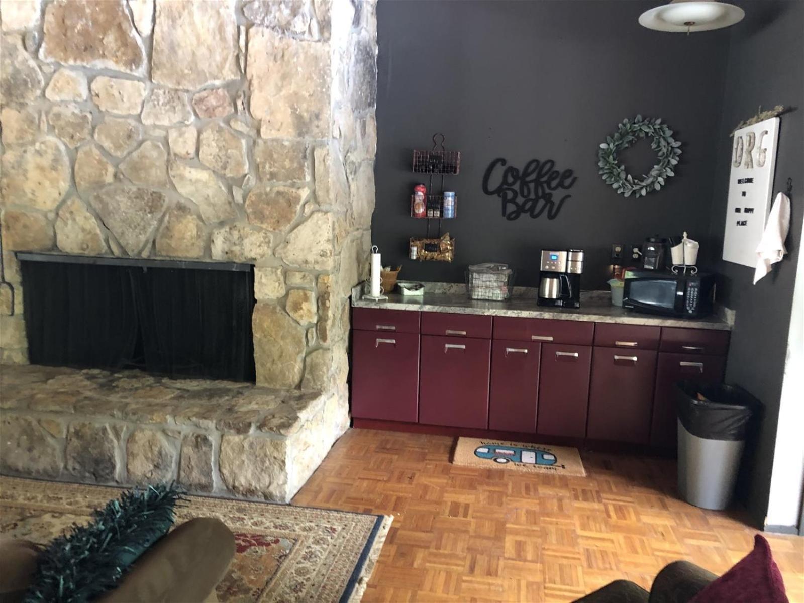 Creekside Glamping Resort- Pool, Fishing Pond, Mini Golf, Game Room, Pet Friendly *