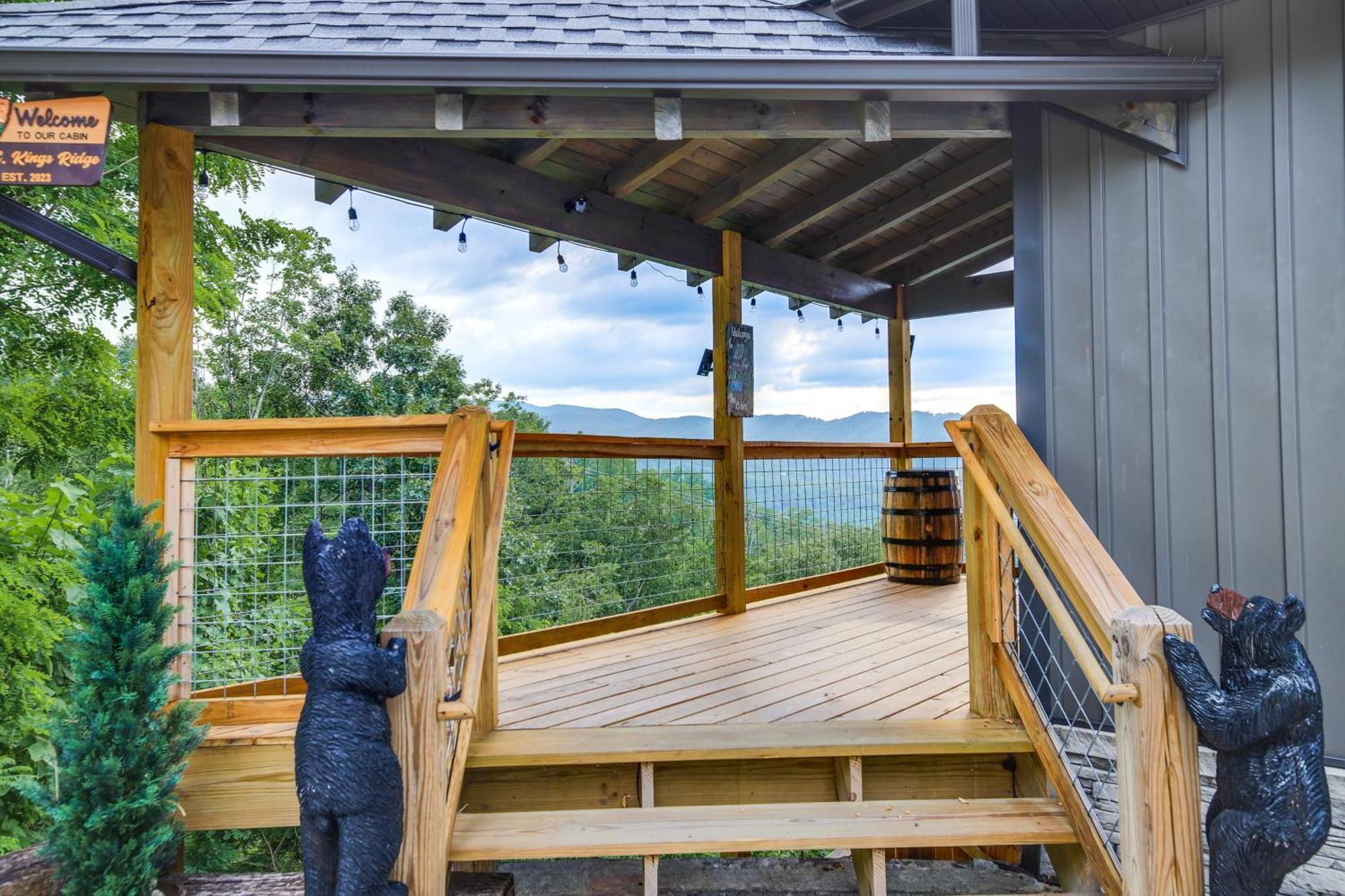 Gorgeous Large Deck And Hot Tub! Holiday home Gatlinburg