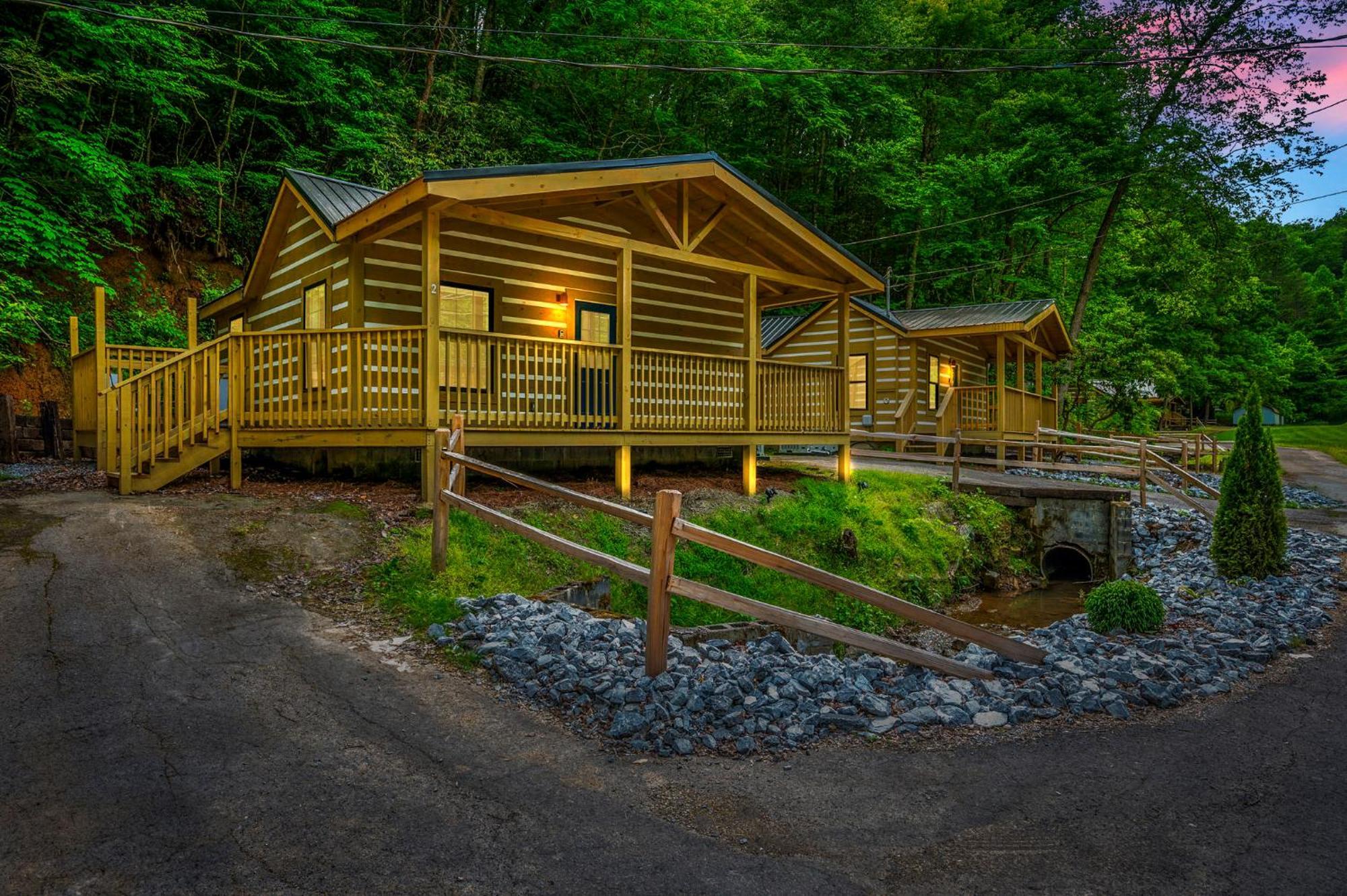 Holiday home 5 In Gburg Sleeps 16 Firepit & Games Gatlinburg