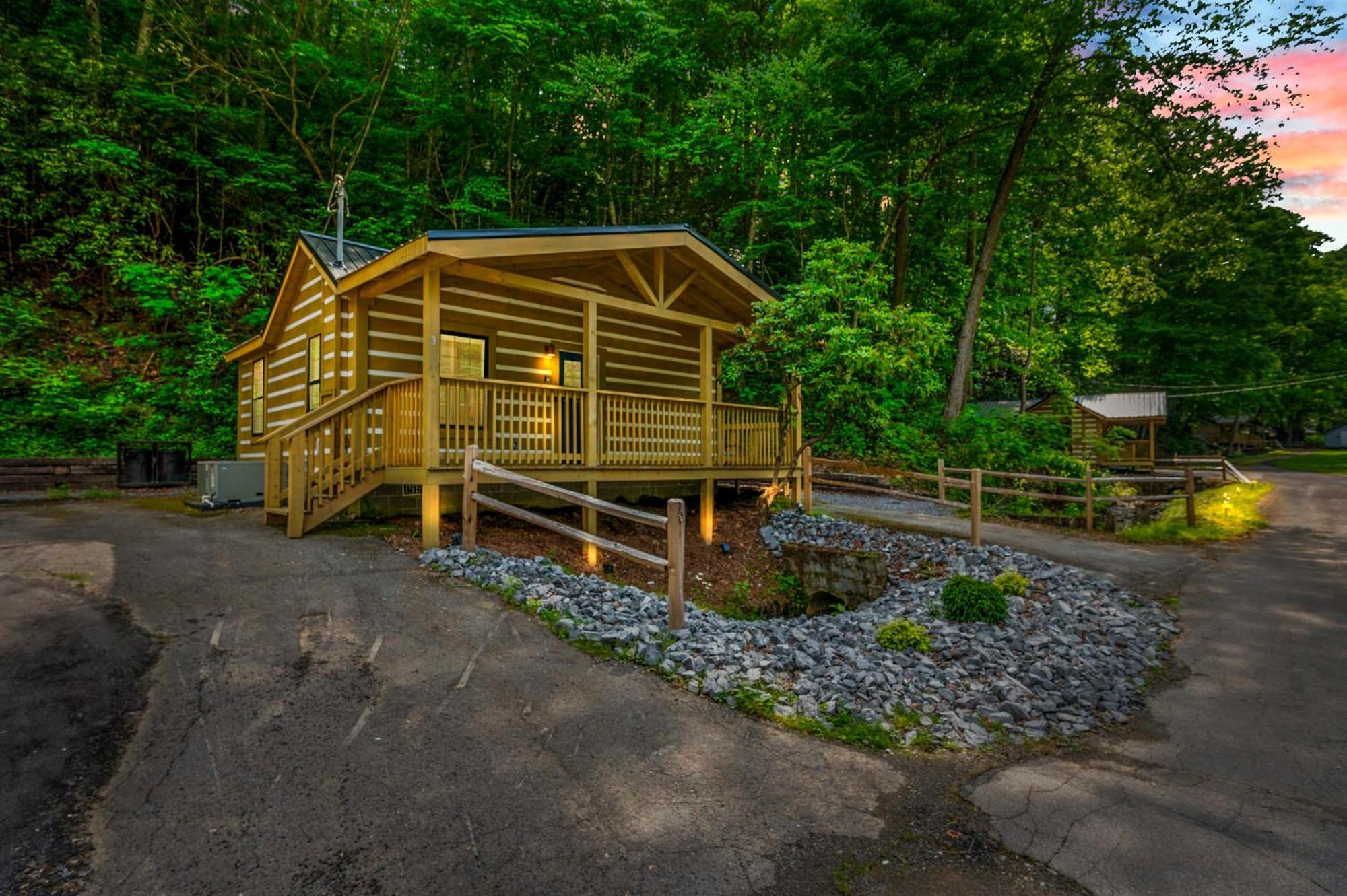 5 In Gburg Sleeps 16 Firepit & Games *