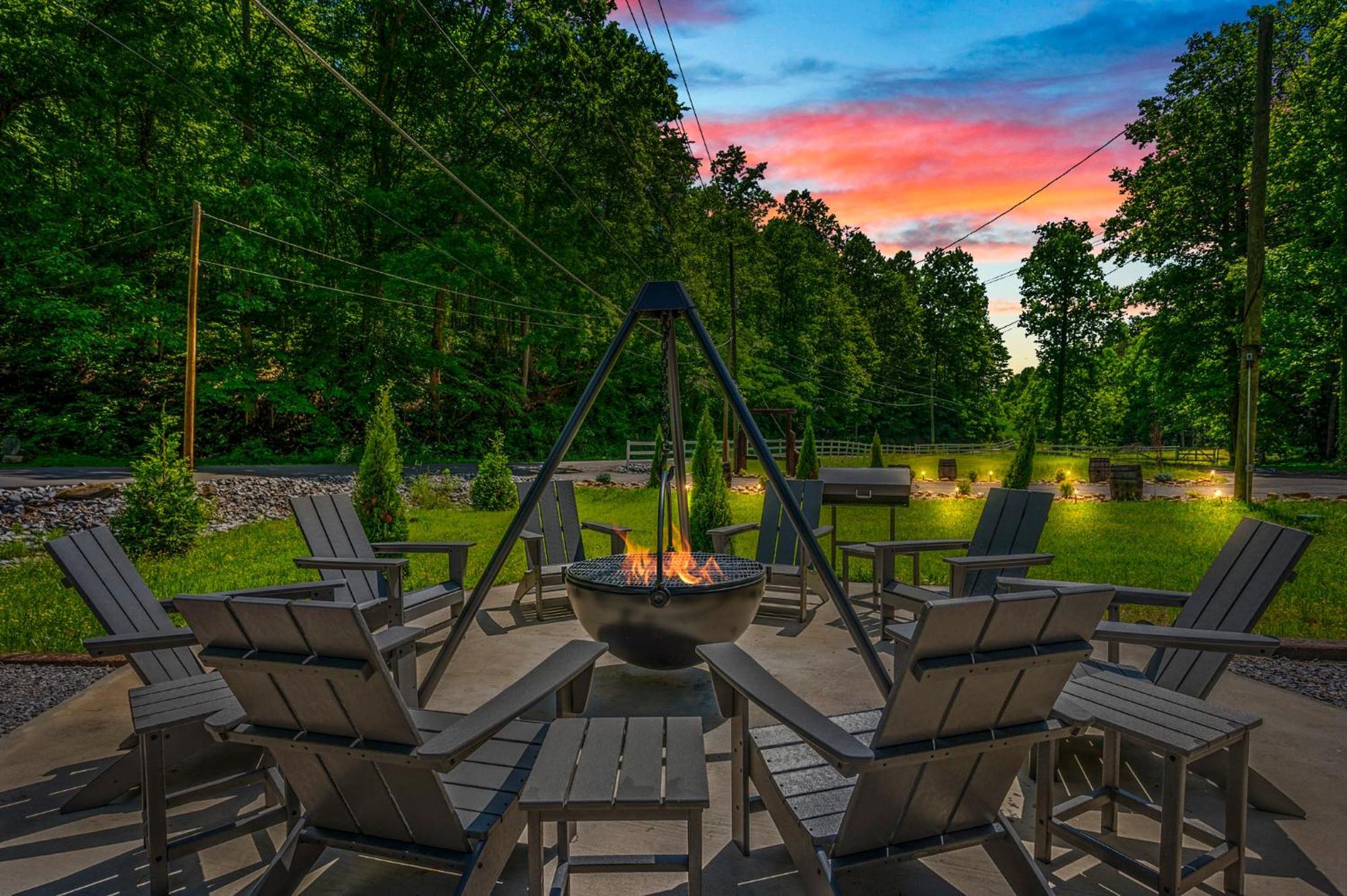 5 In Gburg Sleeps 16 Firepit & Games