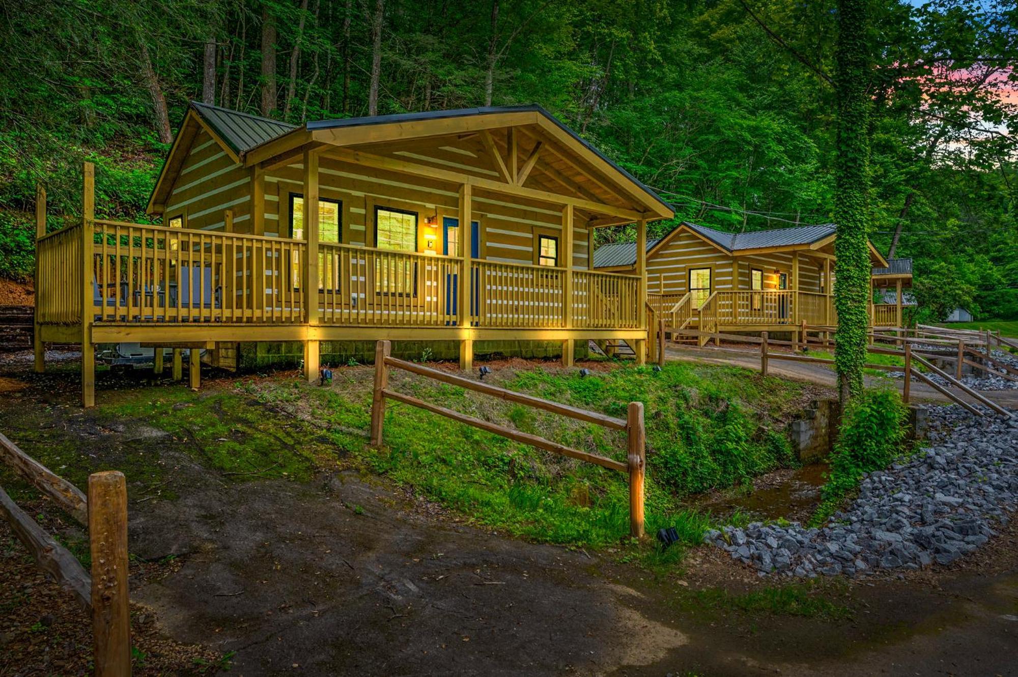 5 In Gburg Sleeps 16 Firepit & Games Gatlinburg