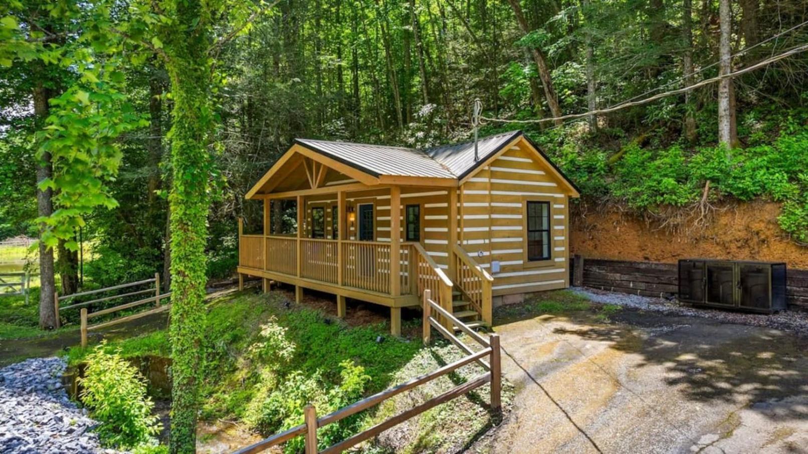 Holiday home 5 In Gburg Sleeps 16 Firepit & Games Gatlinburg