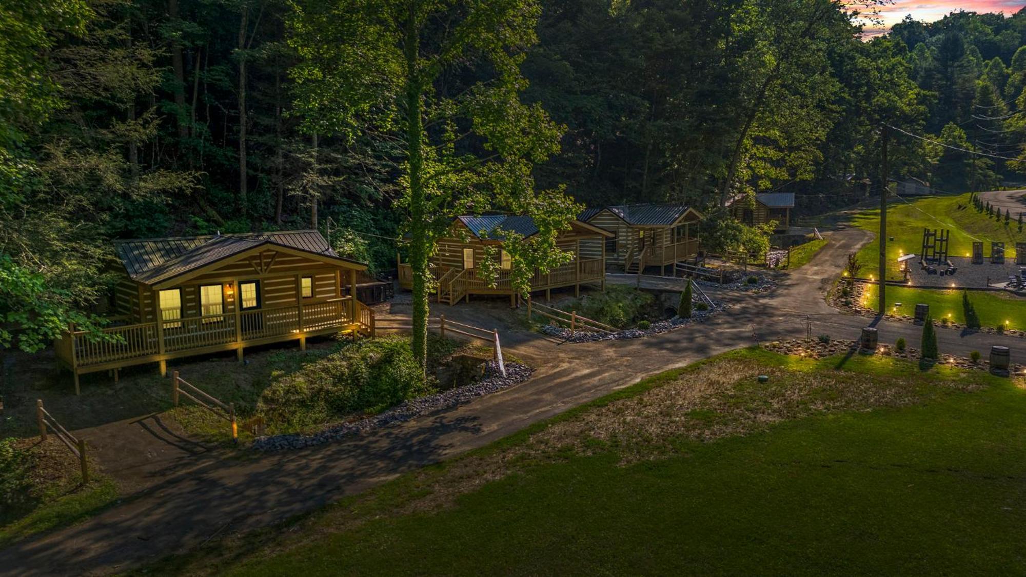 5 In Gburg Sleeps 16 Firepit & Games *