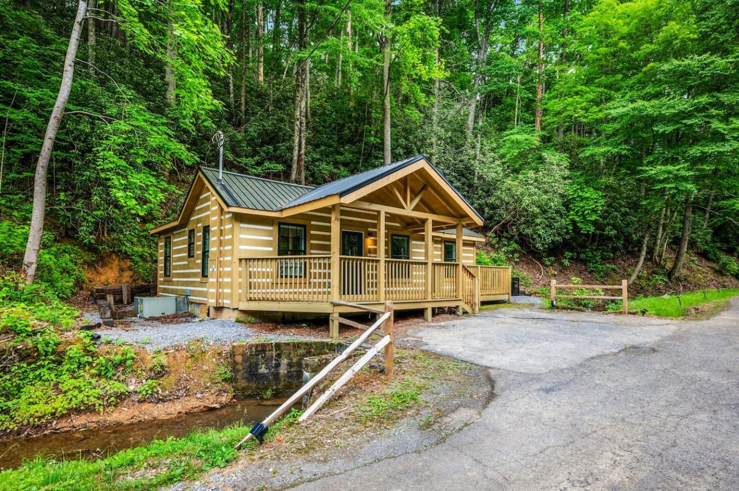 5 In Gburg Sleeps 16 Firepit & Games *