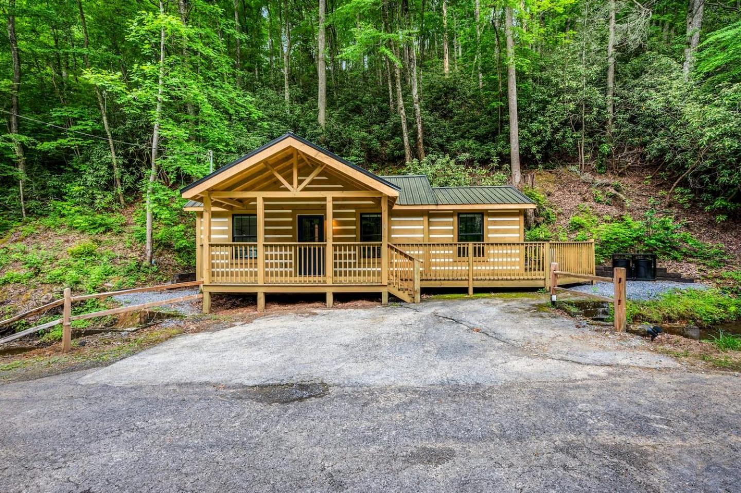 5 In Gburg Sleeps 16 Firepit & Games *