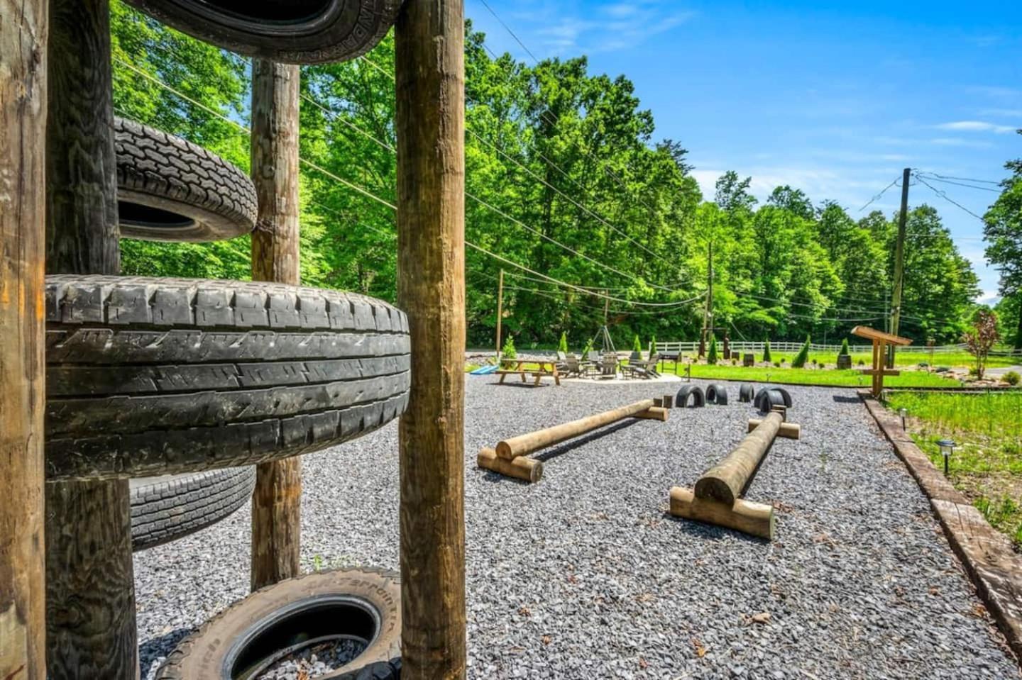 5 In Gburg Sleeps 16 Firepit & Games *