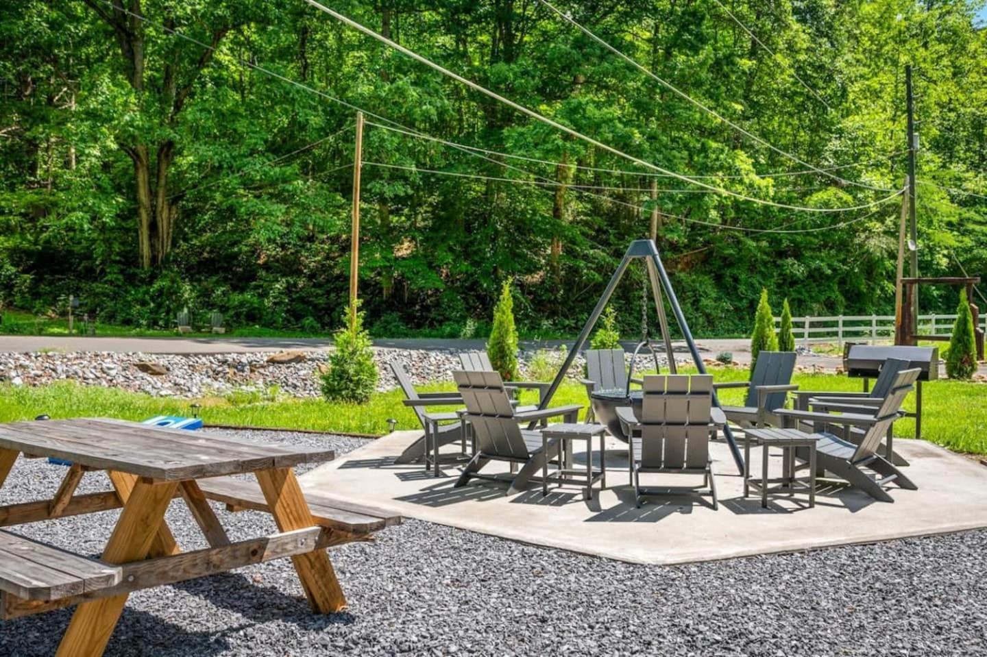 5 In Gburg Sleeps 16 Firepit & Games Holiday home
