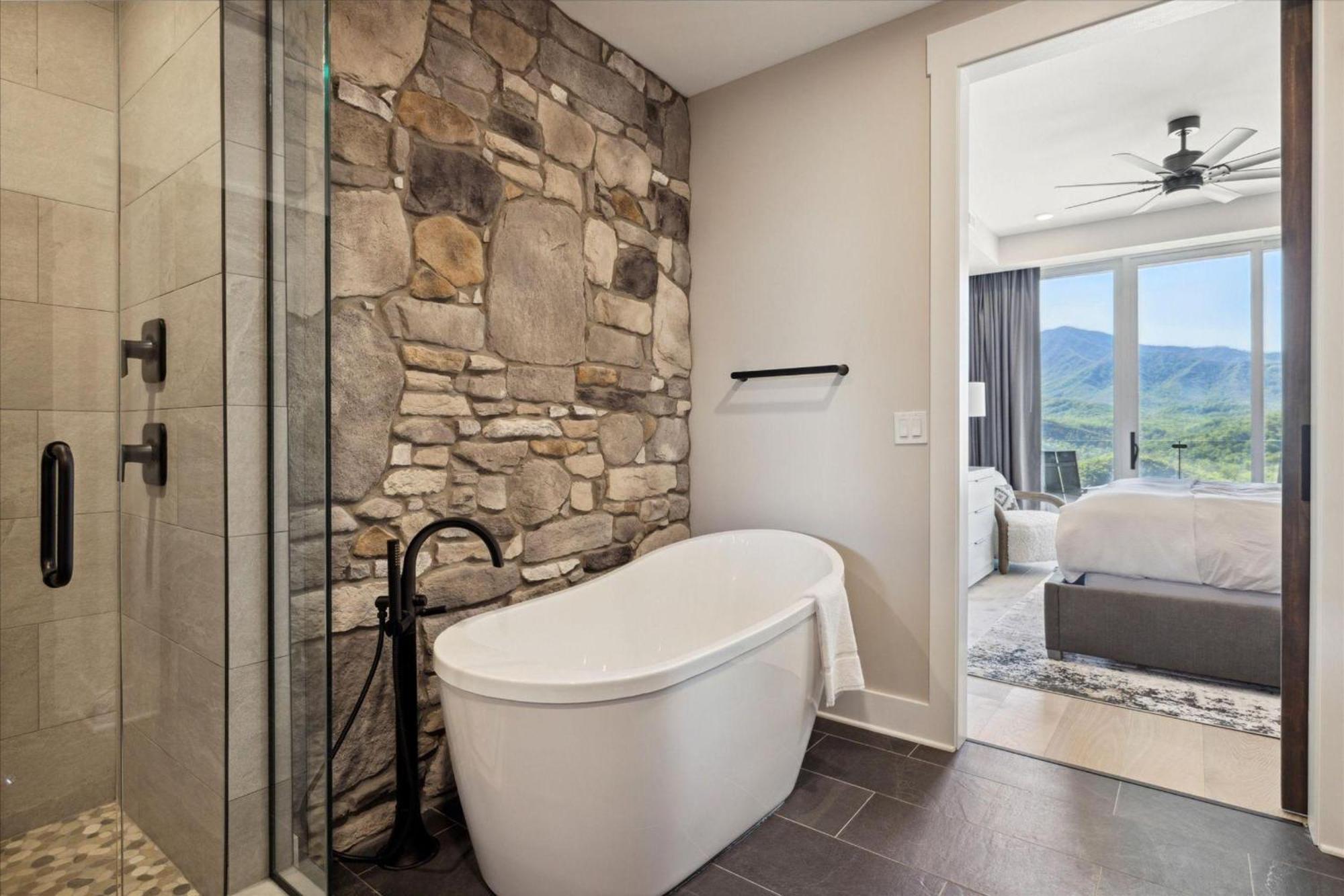 Highlands Of The Smokies 204: Beverly's 204 Holiday home *