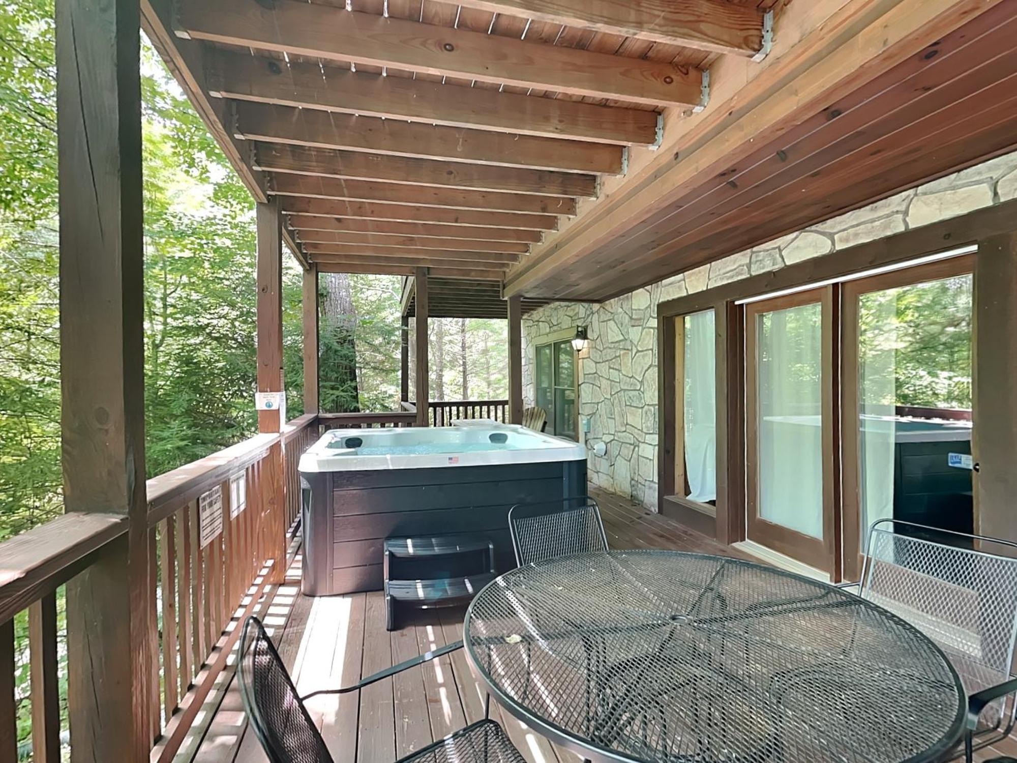 Above The Clouds, 4 Bedrooms, Pool Access, Private, Gaming, Sleeps 16 Gatlinburg