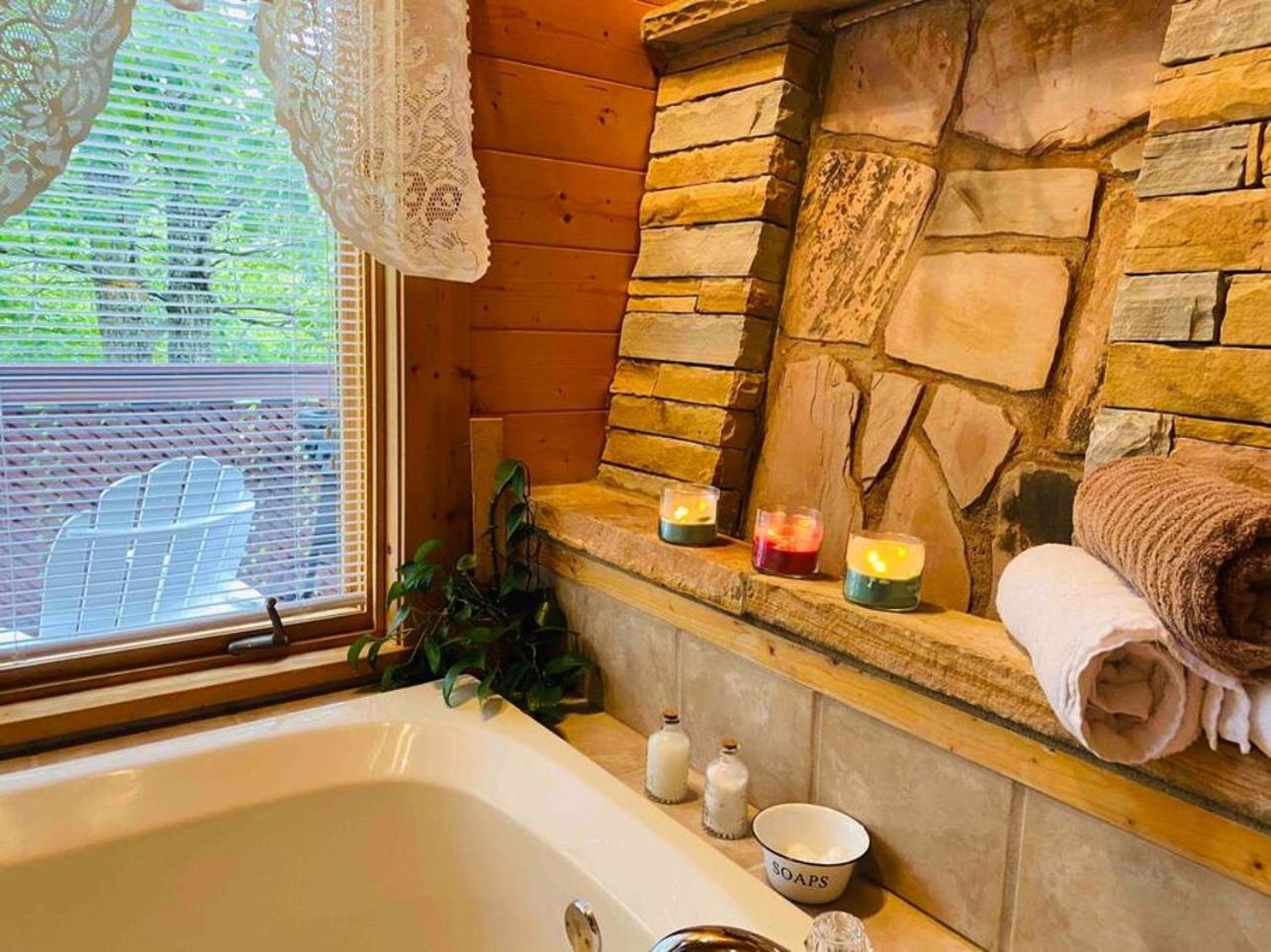 Holiday home Romantic, Honeymoon In The Smokies!