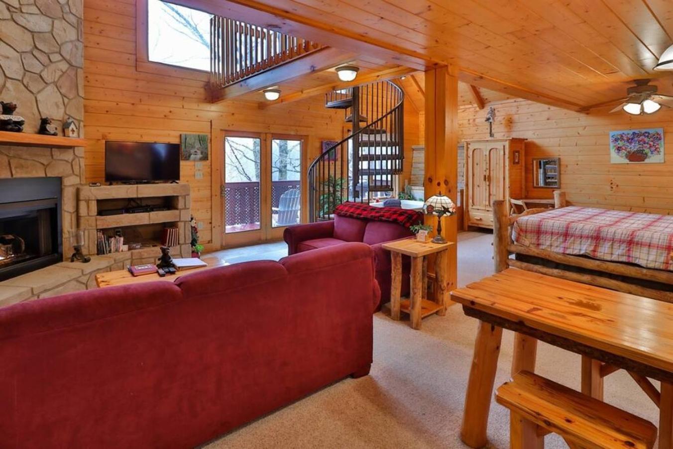 Romantic, Honeymoon In The Smokies! * Gatlinburg