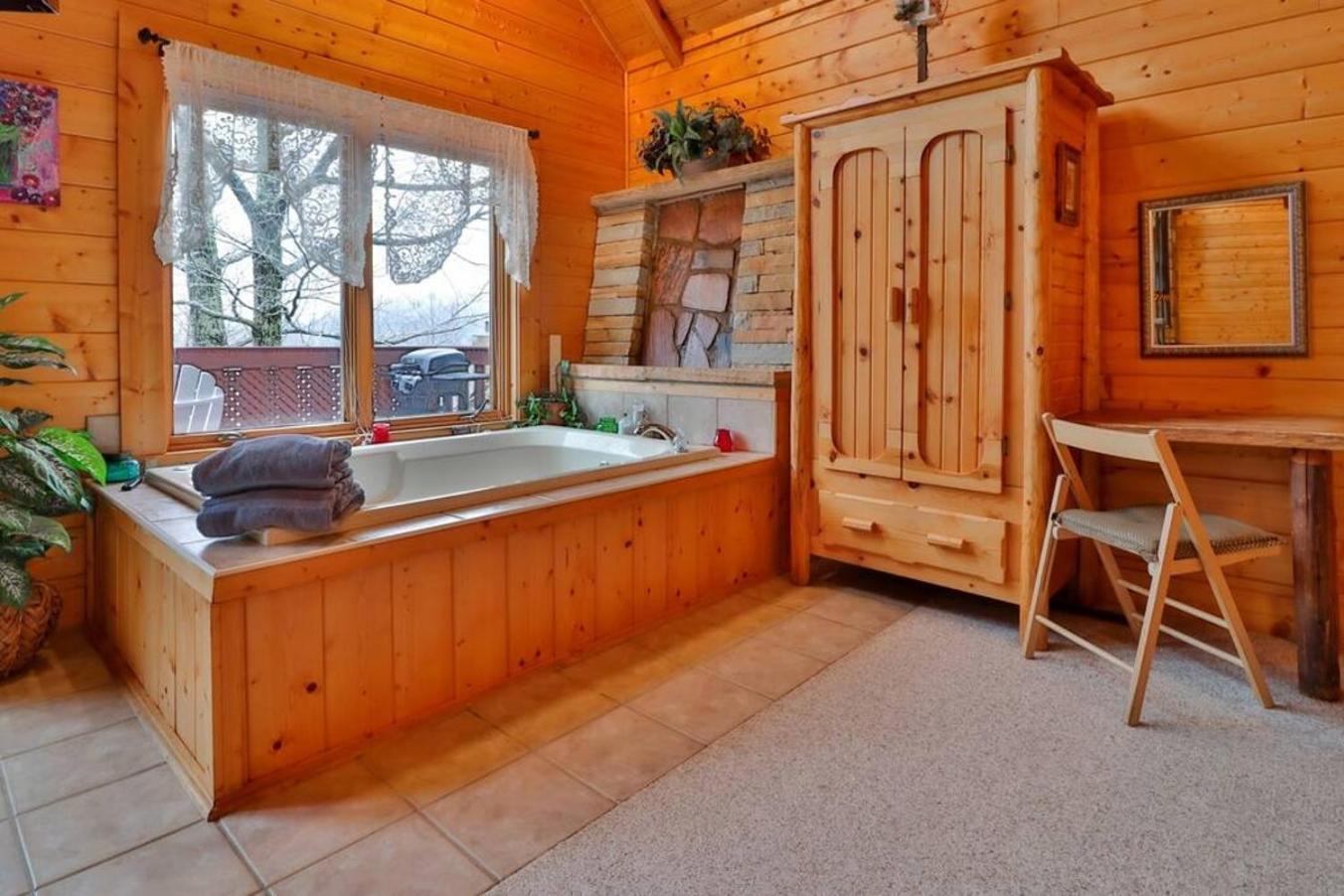 Holiday home Romantic, Honeymoon In The Smokies! *