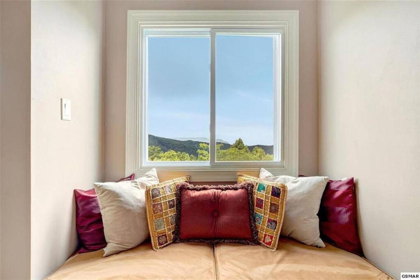 Breathtaking Sunsets, Views, Pool, Heaven Awaits! Holiday home *