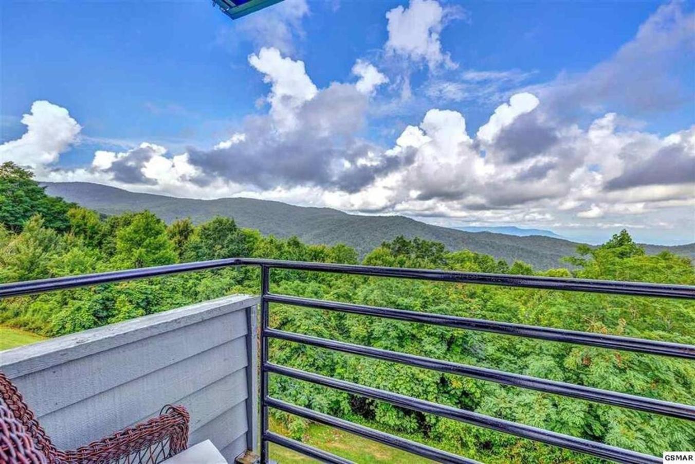 Breathtaking Sunsets, Views, Pool, Heaven Awaits! Holiday home Gatlinburg