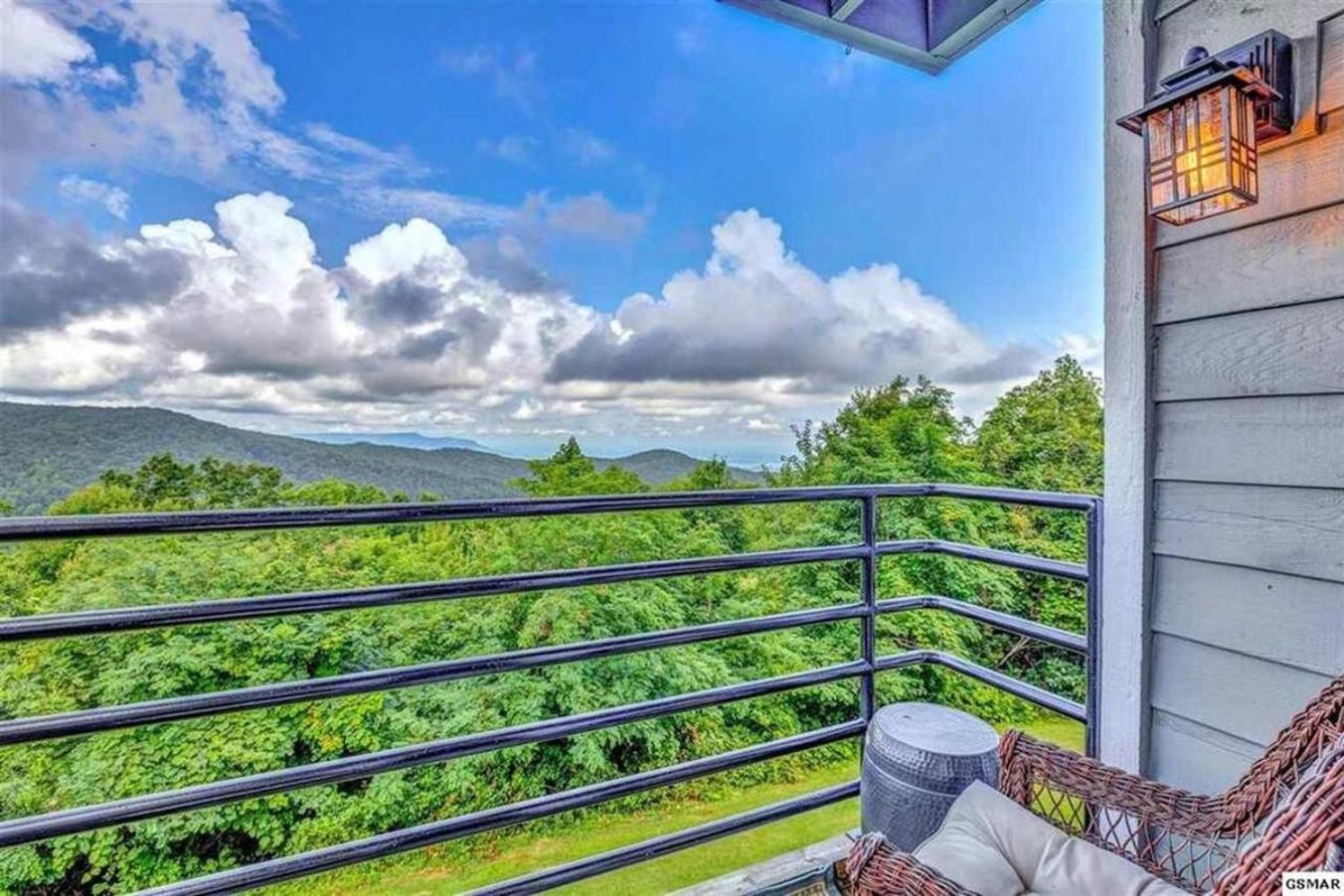 Breathtaking Sunsets, Views, Pool, Heaven Awaits! * Gatlinburg