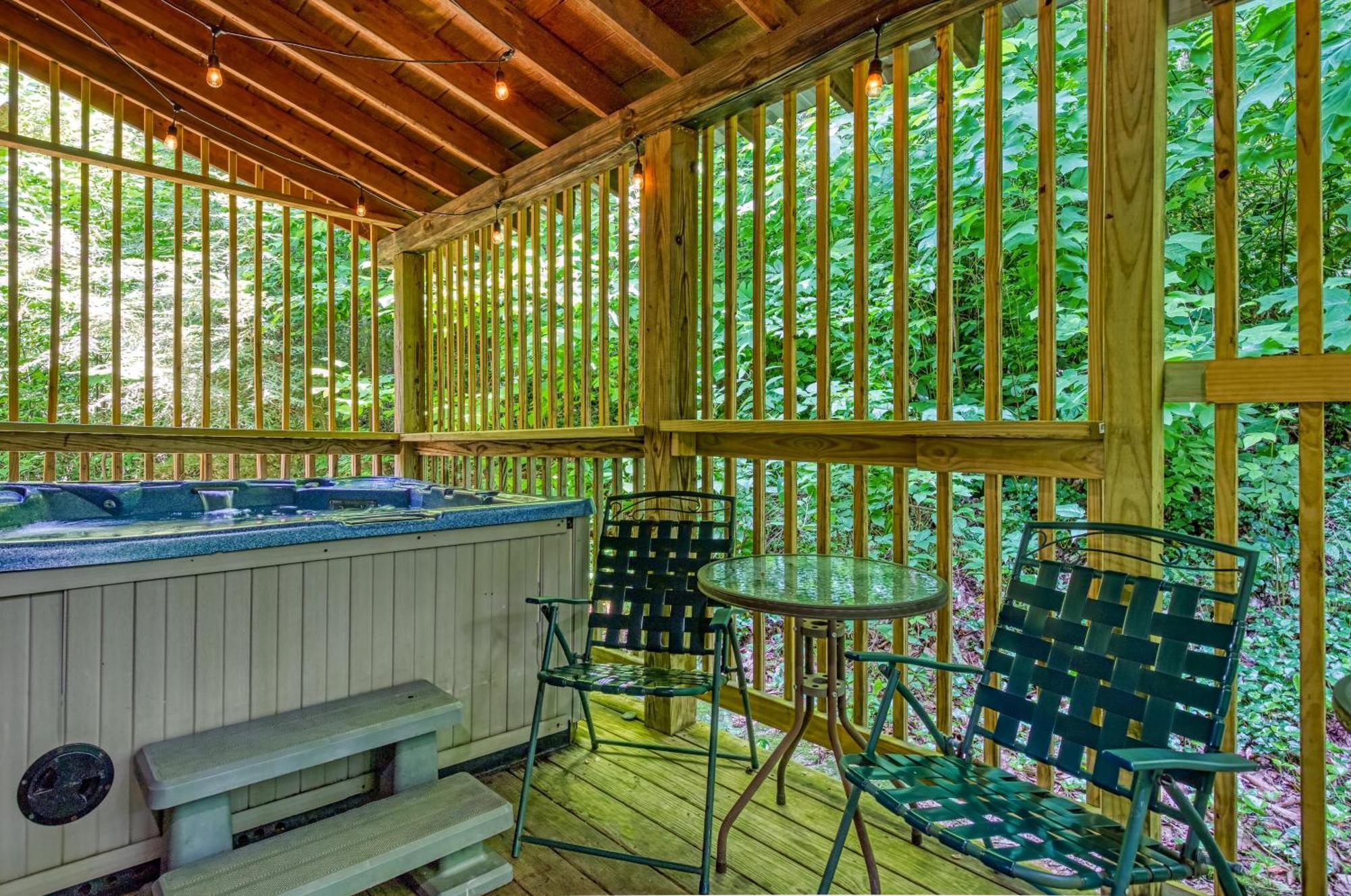 Holiday home Cubby Bear, Hot Tub, Pool, 1089 Free Attraction Tickets Each Paid Day, Dollywood And More!