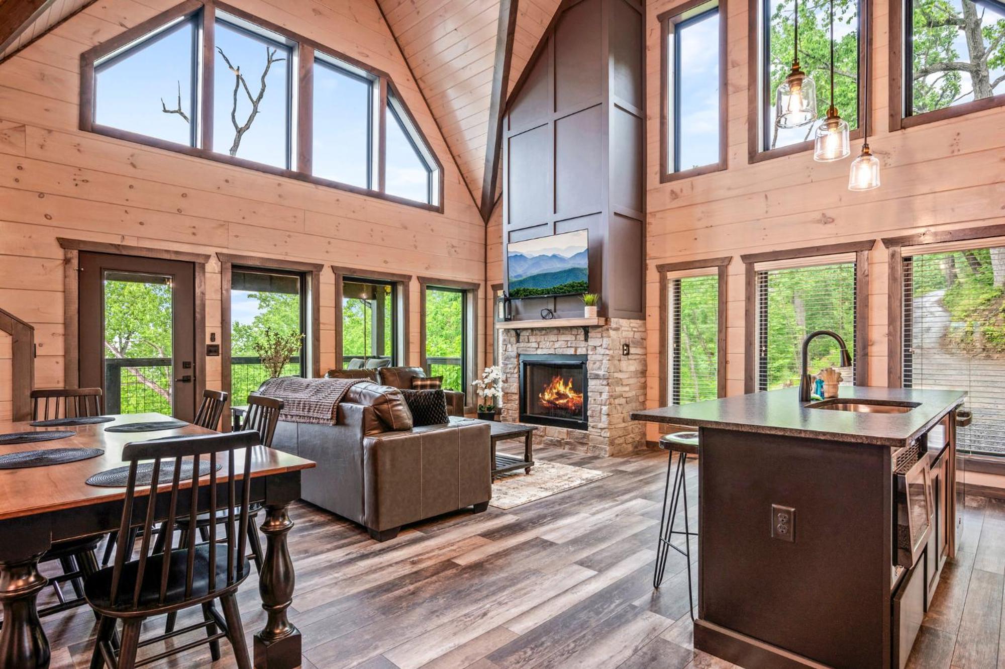 Smoky Bear Vista Brand New Luxury One Mile From Downtown