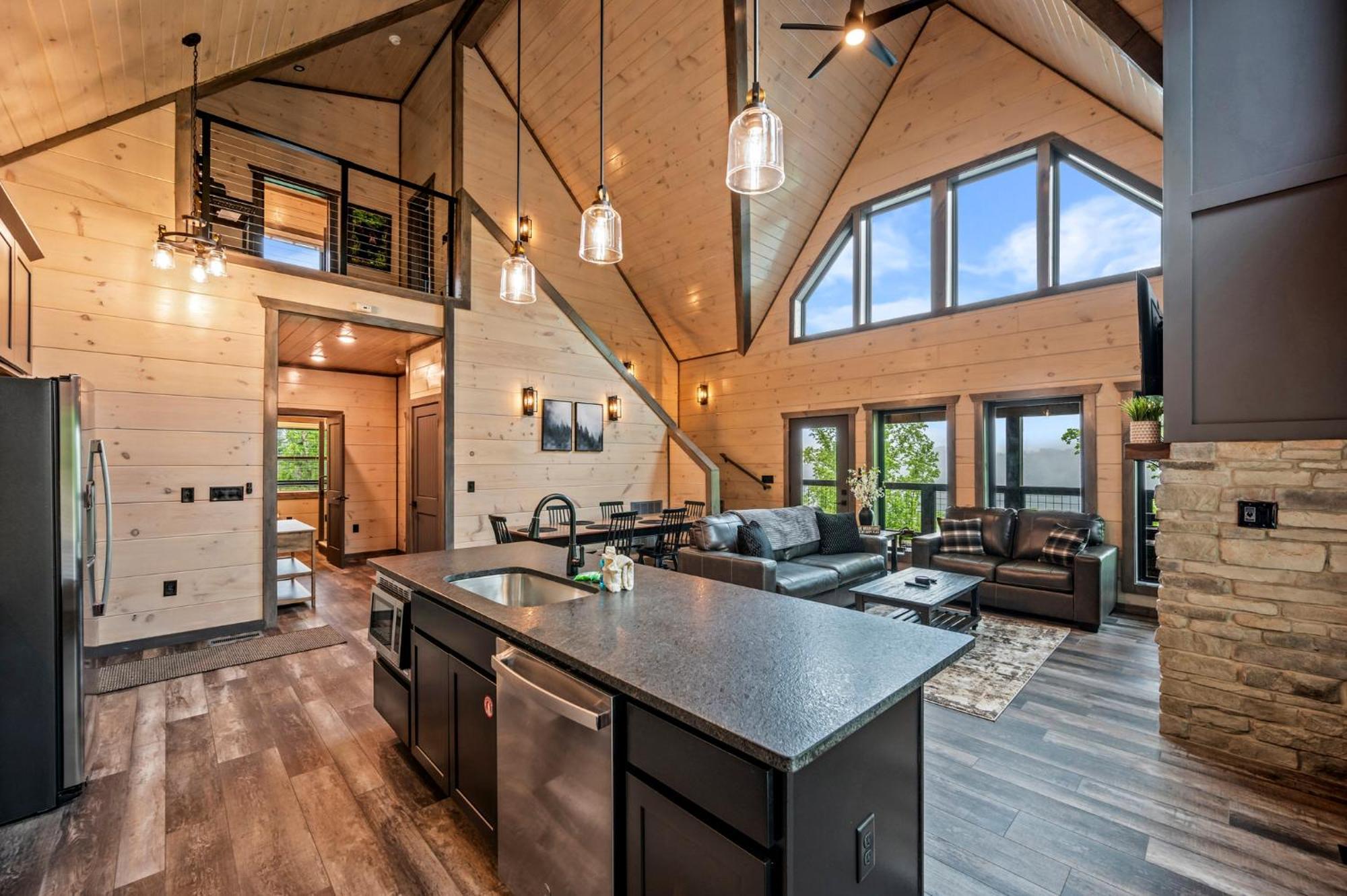 Smoky Bear Vista Brand New Luxury One Mile From Downtown Holiday home *