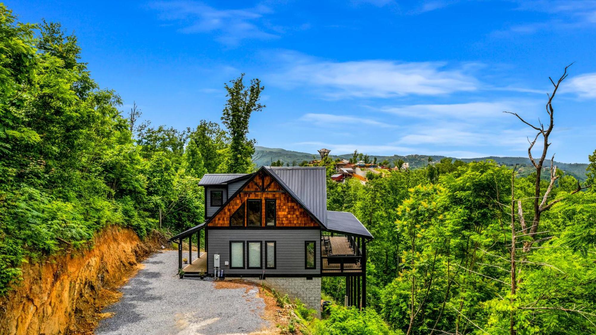 Holiday home Smoky Bear Vista Brand New Luxury One Mile From Downtown Gatlinburg