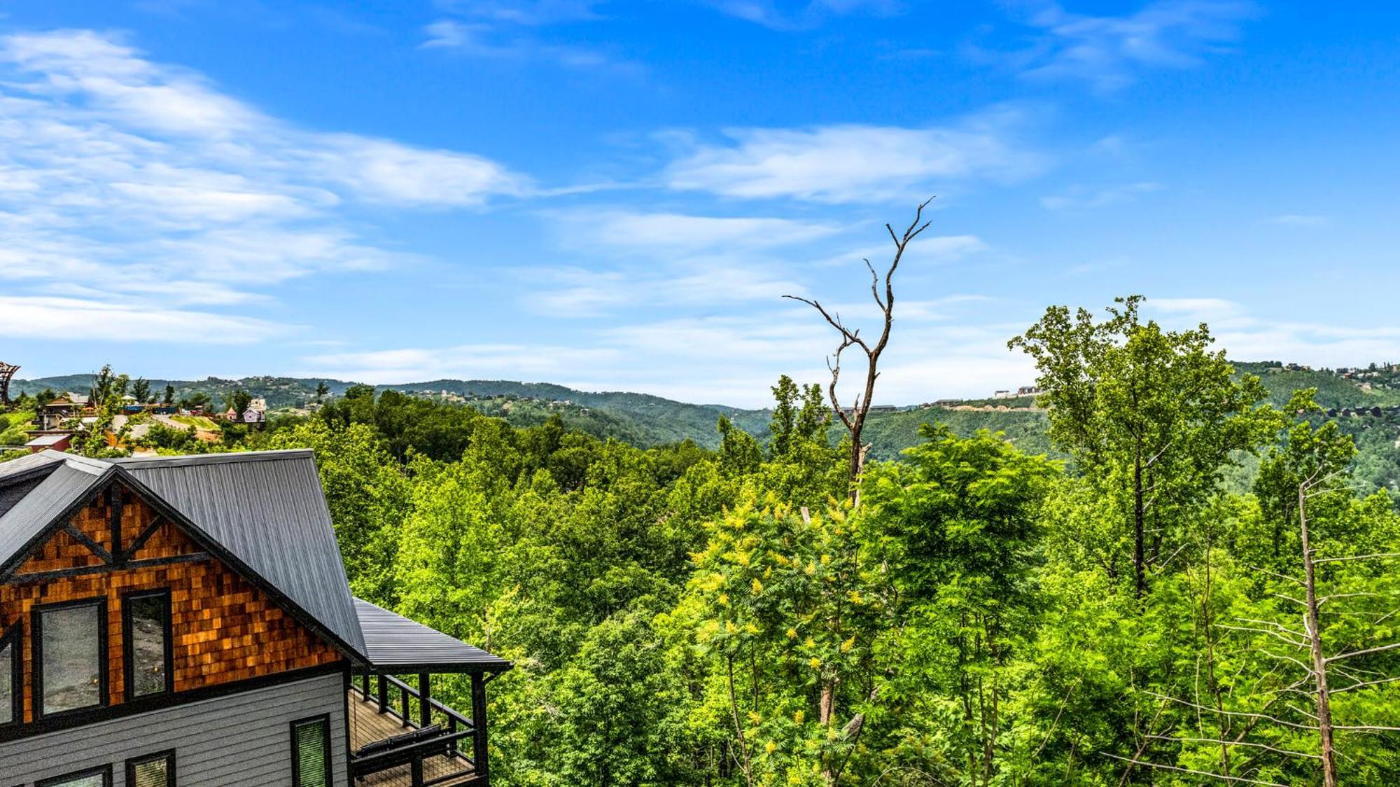 Holiday home Smoky Bear Vista Brand New Luxury One Mile From Downtown Gatlinburg