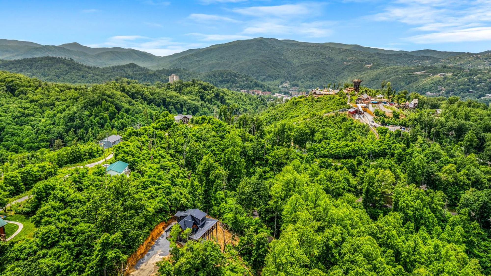 Smoky Bear Vista Brand New Luxury One Mile From Downtown