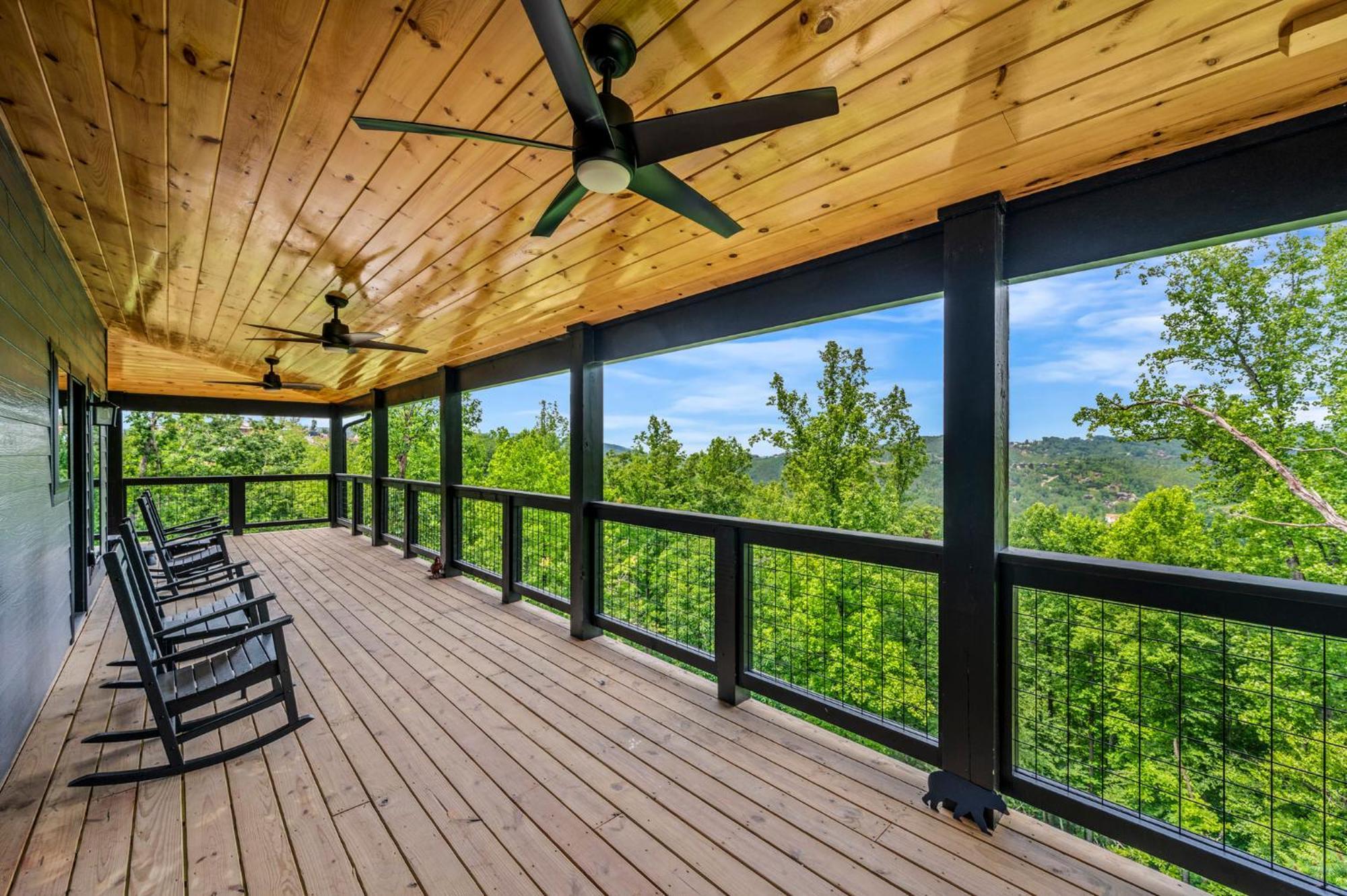 Holiday home Smoky Bear Vista Brand New Luxury One Mile From Downtown Gatlinburg