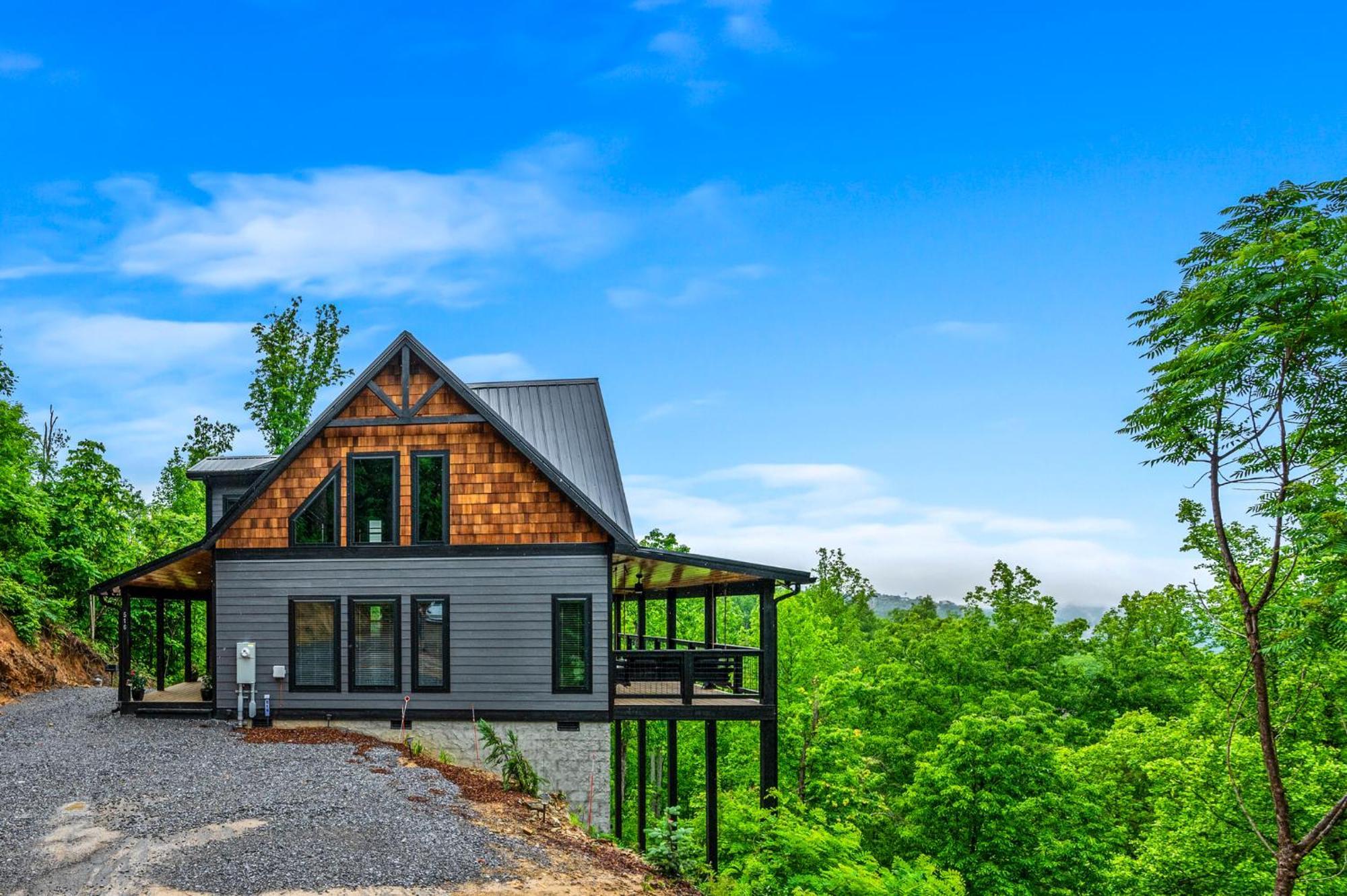 Holiday home Smoky Bear Vista Brand New Luxury One Mile From Downtown