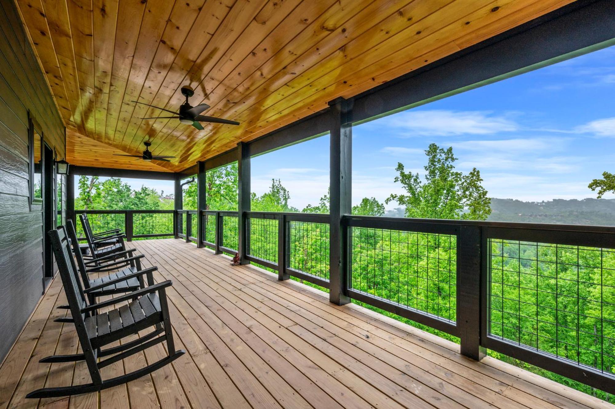 Holiday home Smoky Bear Vista Brand New Luxury One Mile From Downtown *