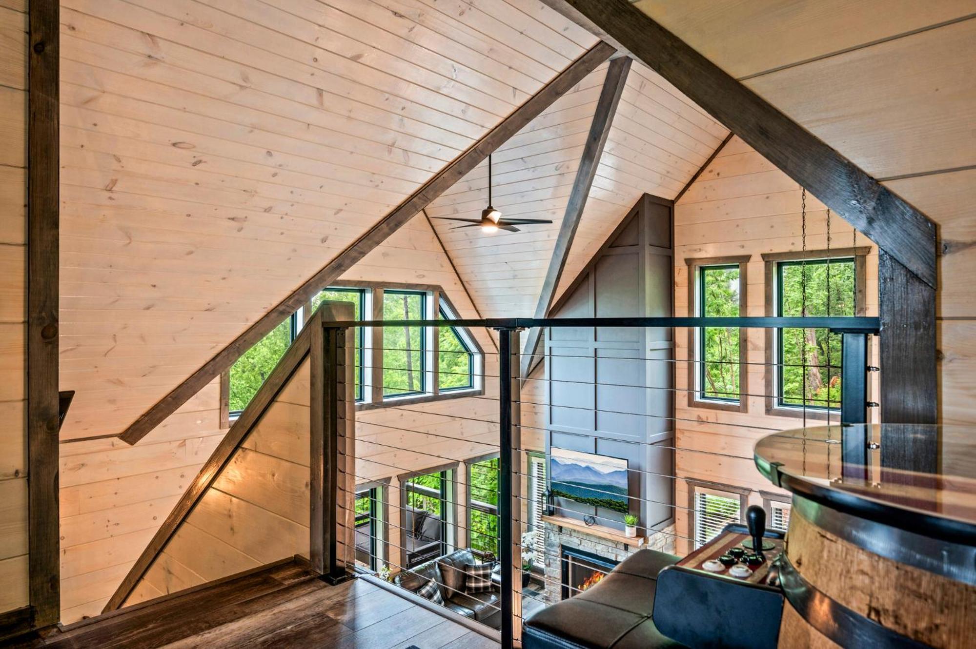 Smoky Bear Vista Brand New Luxury One Mile From Downtown