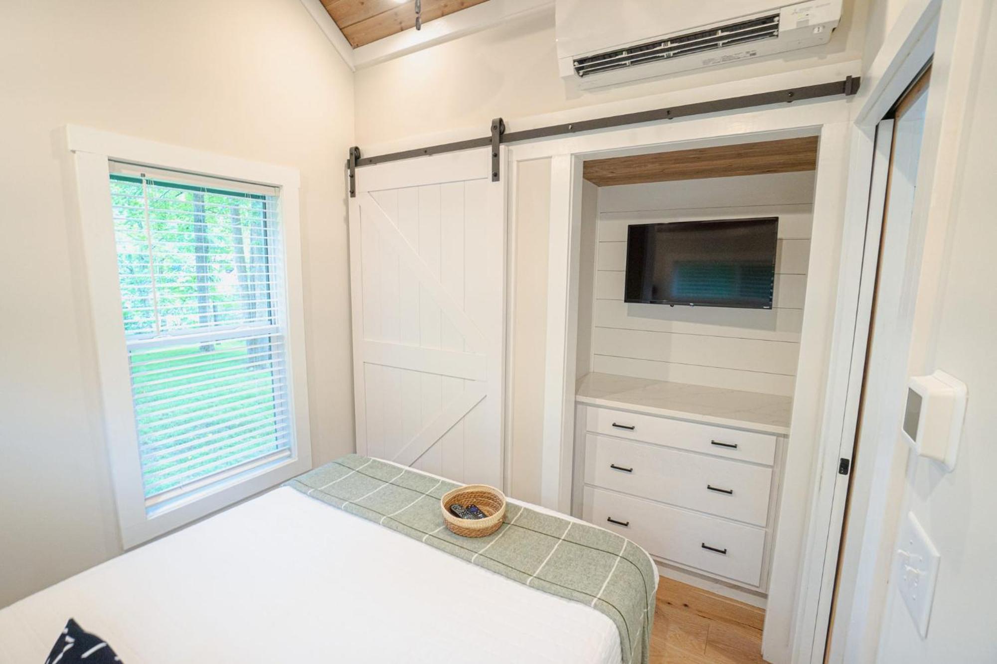 Modern - Gated Community - Woodland Views - Maple *